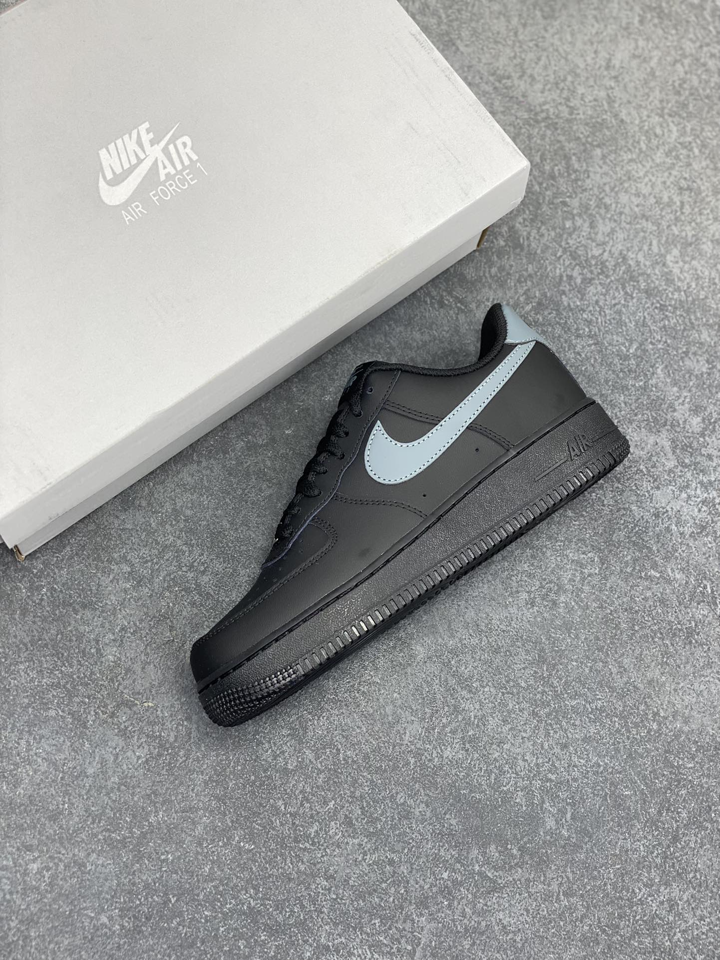 图片[7]-NK Air Force 1 空军一号 黑灰 原楦头原纸板 打造纯正空军版型#专注外贸渠道 全掌内置蜂窝气垫 #原盒配件 原厂中底钢印、拉帮完美 货号：FJ4146-003 尺码：35.5 36 36.5 37.5 38 38.5 39 40 40.5 41 42 42.5 43 44 44.5 45-选品中心