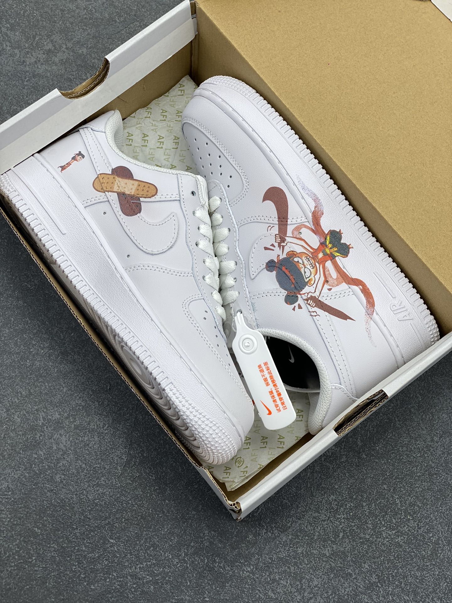 图片[9]-Nike Air Force 1 Low 空军一号低帮百搭休闲运动板鞋。柔软、弹性十足的缓震性能和出色的中底设计，横跨复古与现代的外型结合，造就出风靡全球三十多年的Force 1，直到今天还深受青睐。 货号：CW2288-111 尺码：36 36.5 37.5 38 38.5 39 40 40.5 41 42 42.5 43 44 44.5 45-选品中心
