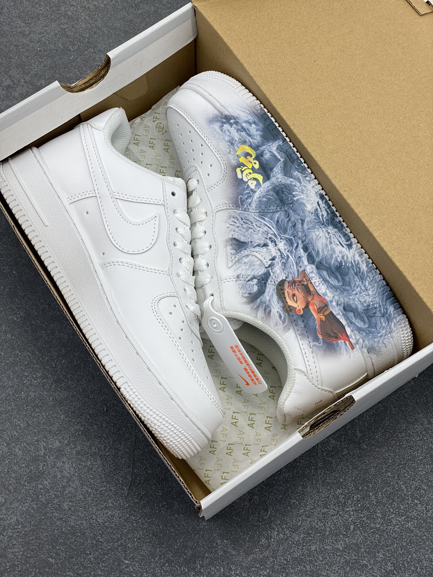 图片[9]-Nike Air Force 1 Low 空军一号低帮百搭休闲运动板鞋。柔软、弹性十足的缓震性能和出色的中底设计，横跨复古与现代的外型结合，造就出风靡全球三十多年的Force 1，直到今天还深受青睐。 货号：CW2288-111 尺码：36 36.5 37.5 38 38.5 39 40 40.5 41 42 42.5 43 44 44.5 45-选品中心