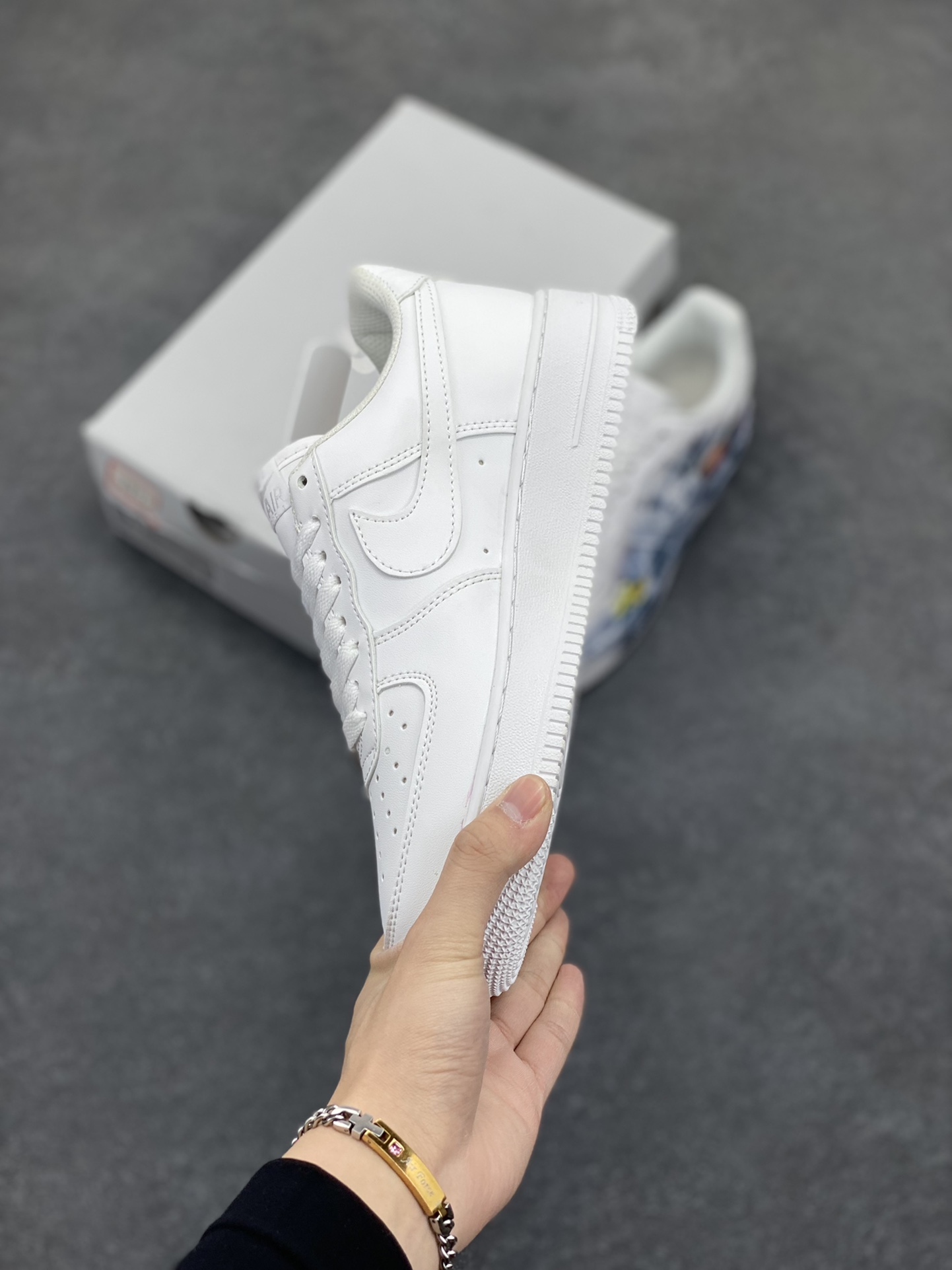 图片[3]-Nike Air Force 1 Low 空军一号低帮百搭休闲运动板鞋。柔软、弹性十足的缓震性能和出色的中底设计，横跨复古与现代的外型结合，造就出风靡全球三十多年的Force 1，直到今天还深受青睐。 货号：CW2288-111 尺码：36 36.5 37.5 38 38.5 39 40 40.5 41 42 42.5 43 44 44.5 45-选品中心