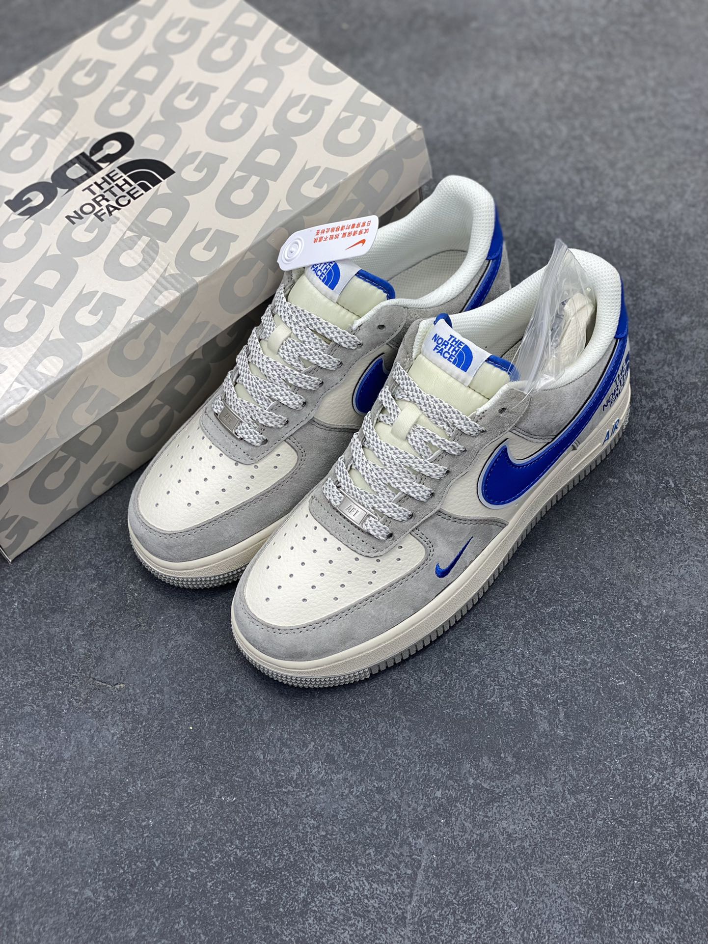 图片[8]-NIke Air Force 1 \’07 Low “北面联名——灰蓝勾”空军一号 低帮 运动鞋 休闲鞋 折边针车 工艺难度大 原楦头原纸板 原装鞋盒 定制五金配件 内置全掌气垫 原厂鞋底 货号：XZ6188-745 尺码：36 36.5 37.5 38 38.5 39 40 40.5 41 42 42.5 43 44 44.5 45-选品中心
