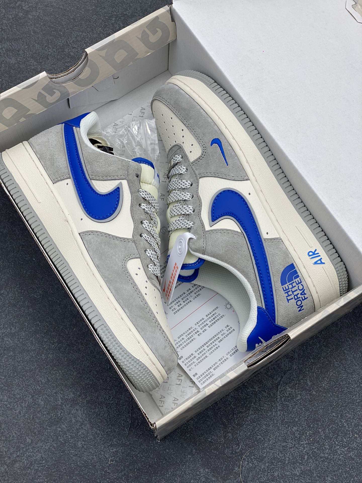 图片[9]-NIke Air Force 1 \’07 Low “北面联名——灰蓝勾”空军一号 低帮 运动鞋 休闲鞋 折边针车 工艺难度大 原楦头原纸板 原装鞋盒 定制五金配件 内置全掌气垫 原厂鞋底 货号：XZ6188-745 尺码：36 36.5 37.5 38 38.5 39 40 40.5 41 42 42.5 43 44 44.5 45-选品中心