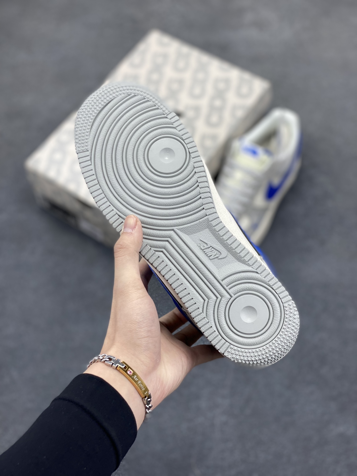 图片[5]-NIke Air Force 1 \’07 Low “北面联名——灰蓝勾”空军一号 低帮 运动鞋 休闲鞋 折边针车 工艺难度大 原楦头原纸板 原装鞋盒 定制五金配件 内置全掌气垫 原厂鞋底 货号：XZ6188-745 尺码：36 36.5 37.5 38 38.5 39 40 40.5 41 42 42.5 43 44 44.5 45-选品中心