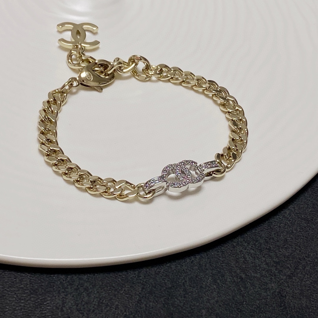 NO:106013,New @ Chanel gold and silver two-color rhinestone jewelry picker bracelet for banquet, high-end summer essentials counter genuine synchronous high-quality chain bracelet, jewelry boutique, chanel, bracelet19860909新款@ 香奈儿金银双色水钻首饰chocker 手链赴宴千金 高级感夏天必备款专柜正品同步高品质链条手链,饰品精品,chanel,bracelet,Jewelry