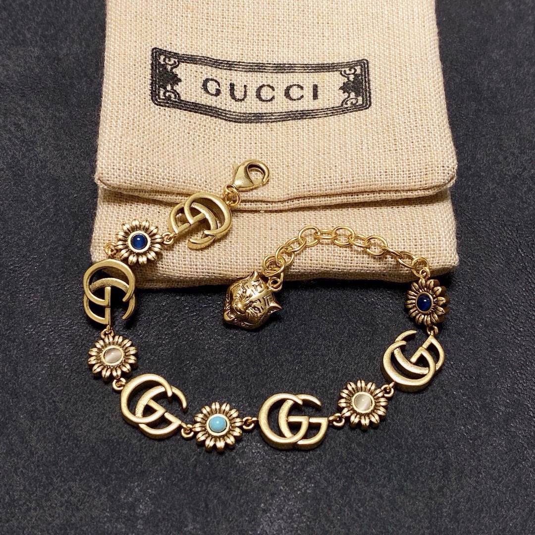 NO:106015,A super popular Gucci double G bracelet, the counter genuine synchronous quality logo, high quality must-pull zp customization ~ The essential season for exquisite girls to show their wrists in summer is beautiful, jewelry quality, gucci, gucci, bracelet19860909超级爆的一款Gucci古驰双G手链 专柜正品同步品质logo高品质必拔草zp定制 ～ 精致女孩必备夏天露手腕的季节美爆了,饰品精品,gucci,gucci,bracelet,Jewelry