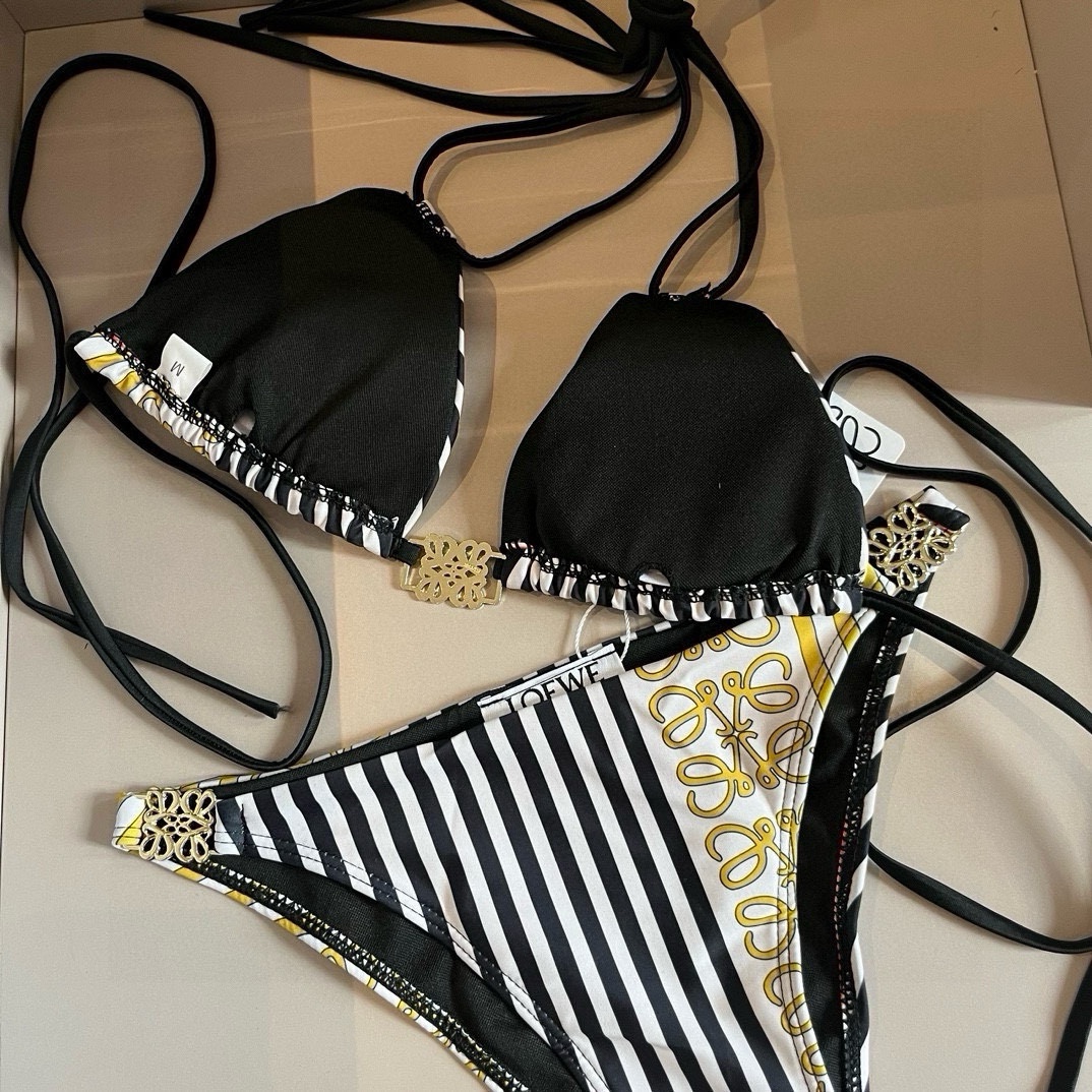 。
LOEWE罗意威比基尼中古套装 小香logo印花吊带背心+三角打底裤分体泳衣，黑色，S M L XL