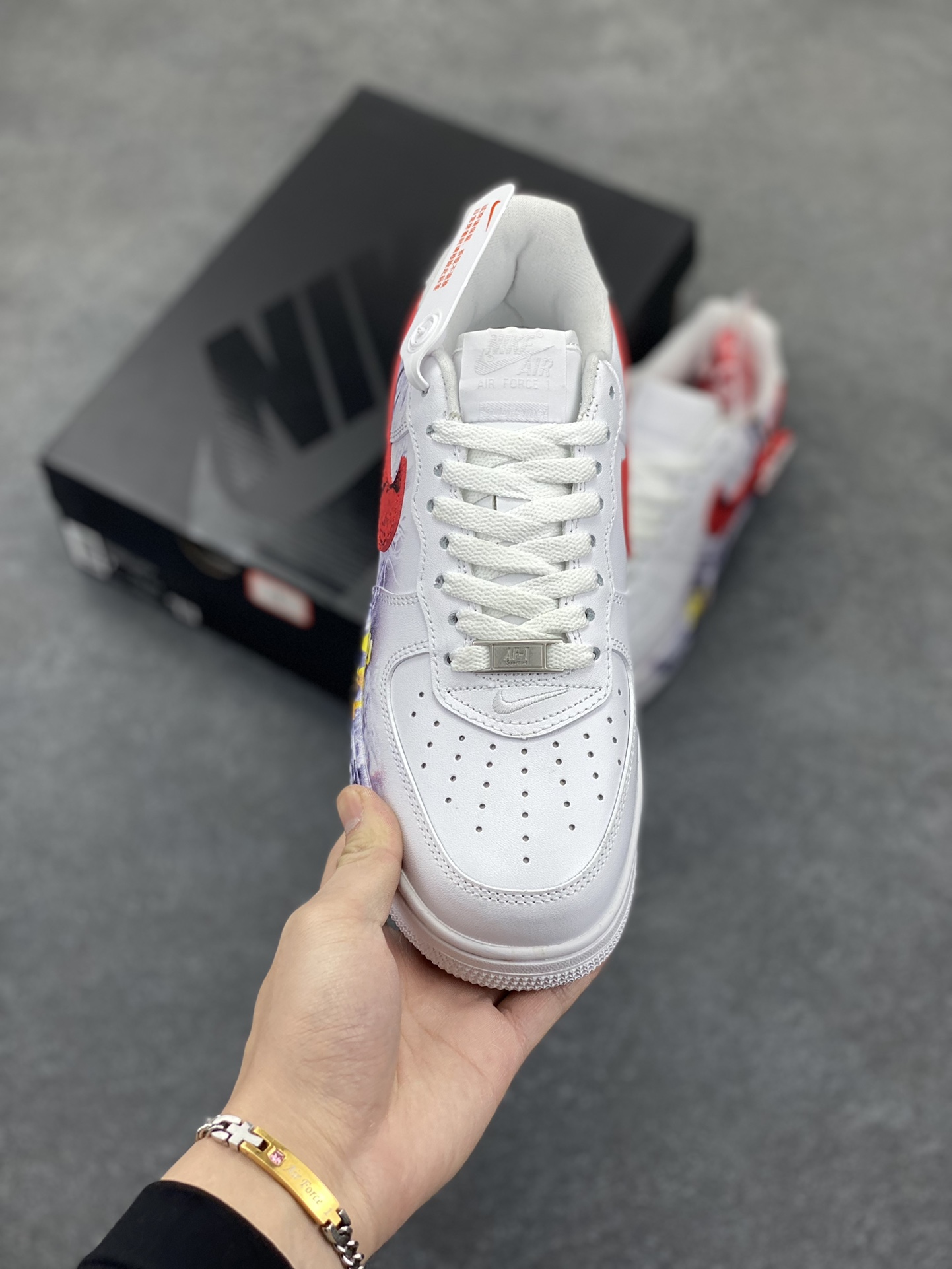 图片[2]-Supreme×Nike Air Force 1 07 Low “白红” 联名 哪吒 空军一号低帮休闲板鞋 原楦头原纸板 打造纯正空军版型#专注外贸渠道 全掌内置蜂窝气垫 #原盒配件 原厂中底钢印、拉帮完美 货号：CU9225-101 尺码：36 36.5 37.5 38 38.5 39 40 40.5 41 42 42.5 43 44 44.5 45-选品中心