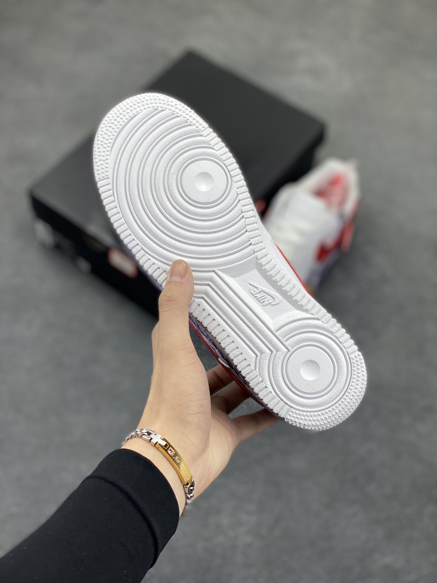 图片[5]-Supreme×Nike Air Force 1 07 Low “白红” 联名 哪吒 空军一号低帮休闲板鞋 原楦头原纸板 打造纯正空军版型#专注外贸渠道 全掌内置蜂窝气垫 #原盒配件 原厂中底钢印、拉帮完美 货号：CU9225-101 尺码：36 36.5 37.5 38 38.5 39 40 40.5 41 42 42.5 43 44 44.5 45-选品中心