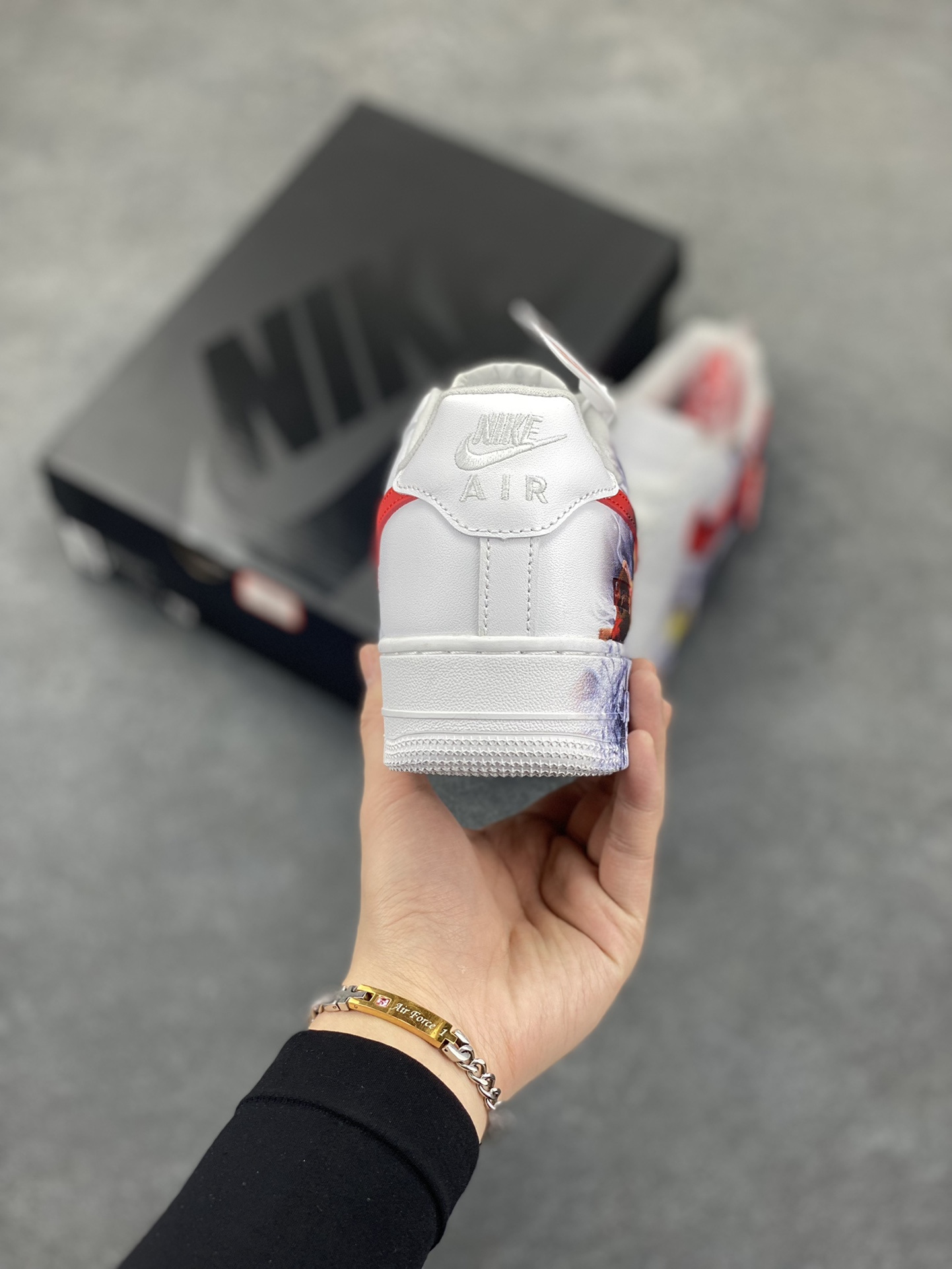 图片[4]-Supreme×Nike Air Force 1 07 Low “白红” 联名 哪吒 空军一号低帮休闲板鞋 原楦头原纸板 打造纯正空军版型#专注外贸渠道 全掌内置蜂窝气垫 #原盒配件 原厂中底钢印、拉帮完美 货号：CU9225-101 尺码：36 36.5 37.5 38 38.5 39 40 40.5 41 42 42.5 43 44 44.5 45-选品中心