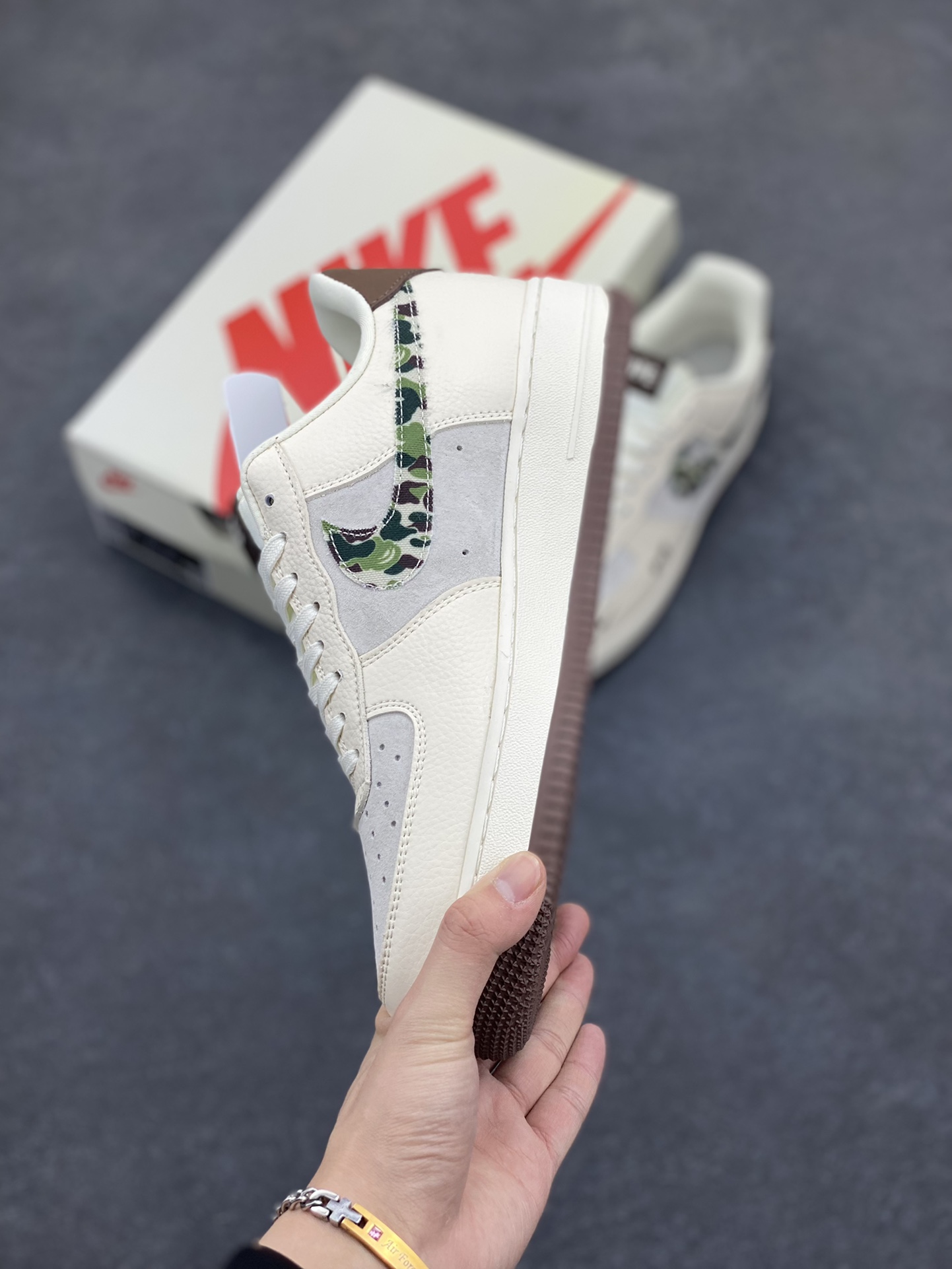 图片[3]-NIke Air Force 1 \’07 Low “Bape联名——迷彩勾米粽”空军一号 低帮 运动鞋 休闲鞋 折边针车 工艺难度大 原楦头原纸板 原装鞋盒 定制五金配件 内置全掌气垫 原厂鞋底 货号：DF0188-030 尺码：36 36.5 37.5 38 38.5 39 40 40.5 41 42 42.5 43 44 44.5 45-选品中心