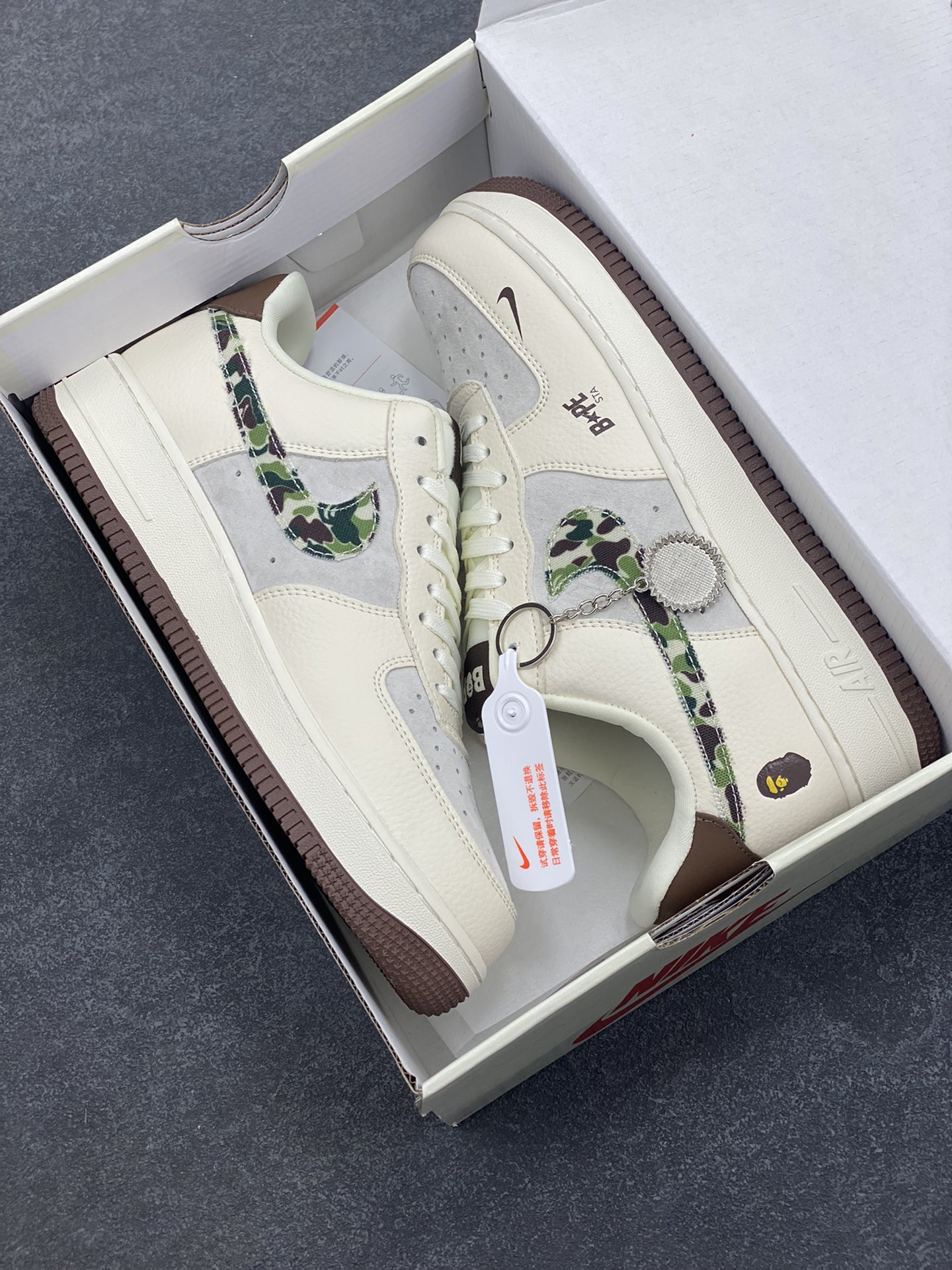 图片[9]-NIke Air Force 1 \’07 Low “Bape联名——迷彩勾米粽”空军一号 低帮 运动鞋 休闲鞋 折边针车 工艺难度大 原楦头原纸板 原装鞋盒 定制五金配件 内置全掌气垫 原厂鞋底 货号：DF0188-030 尺码：36 36.5 37.5 38 38.5 39 40 40.5 41 42 42.5 43 44 44.5 45-选品中心