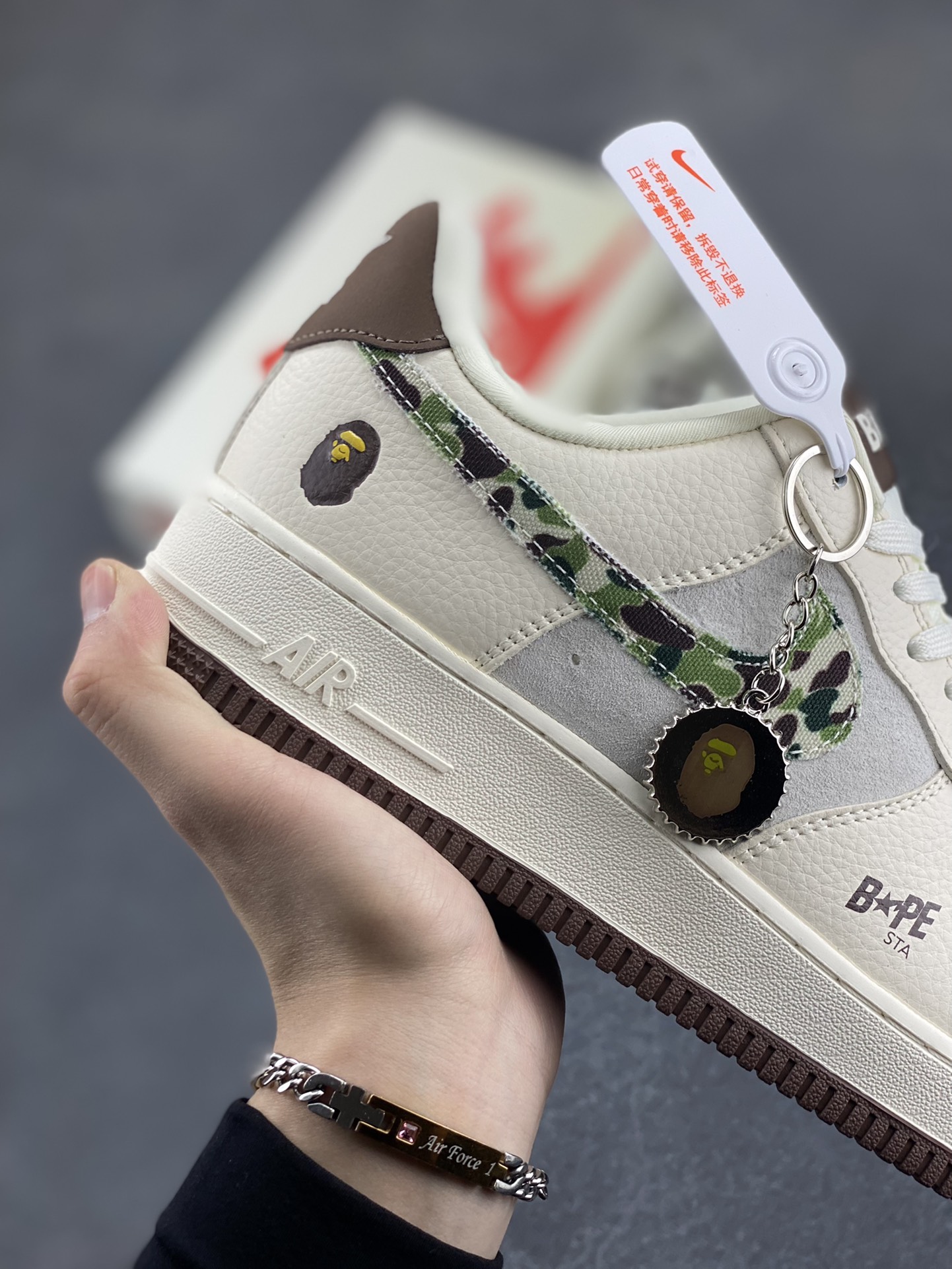 图片[6]-NIke Air Force 1 \’07 Low “Bape联名——迷彩勾米粽”空军一号 低帮 运动鞋 休闲鞋 折边针车 工艺难度大 原楦头原纸板 原装鞋盒 定制五金配件 内置全掌气垫 原厂鞋底 货号：DF0188-030 尺码：36 36.5 37.5 38 38.5 39 40 40.5 41 42 42.5 43 44 44.5 45-选品中心