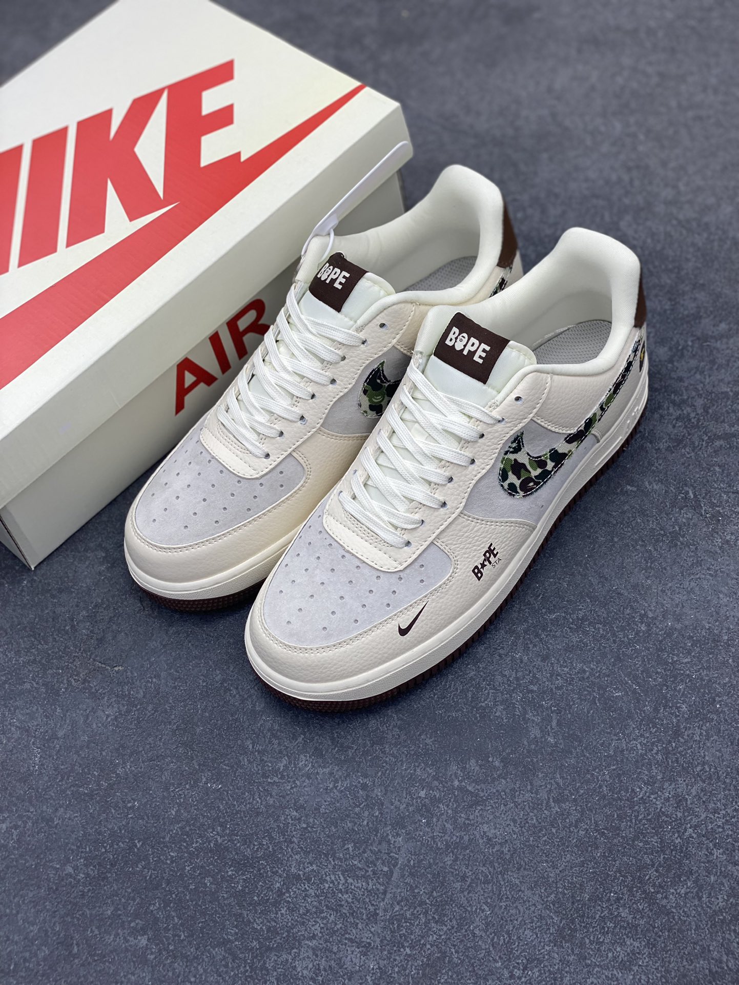 图片[8]-NIke Air Force 1 \’07 Low “Bape联名——迷彩勾米粽”空军一号 低帮 运动鞋 休闲鞋 折边针车 工艺难度大 原楦头原纸板 原装鞋盒 定制五金配件 内置全掌气垫 原厂鞋底 货号：DF0188-030 尺码：36 36.5 37.5 38 38.5 39 40 40.5 41 42 42.5 43 44 44.5 45-选品中心