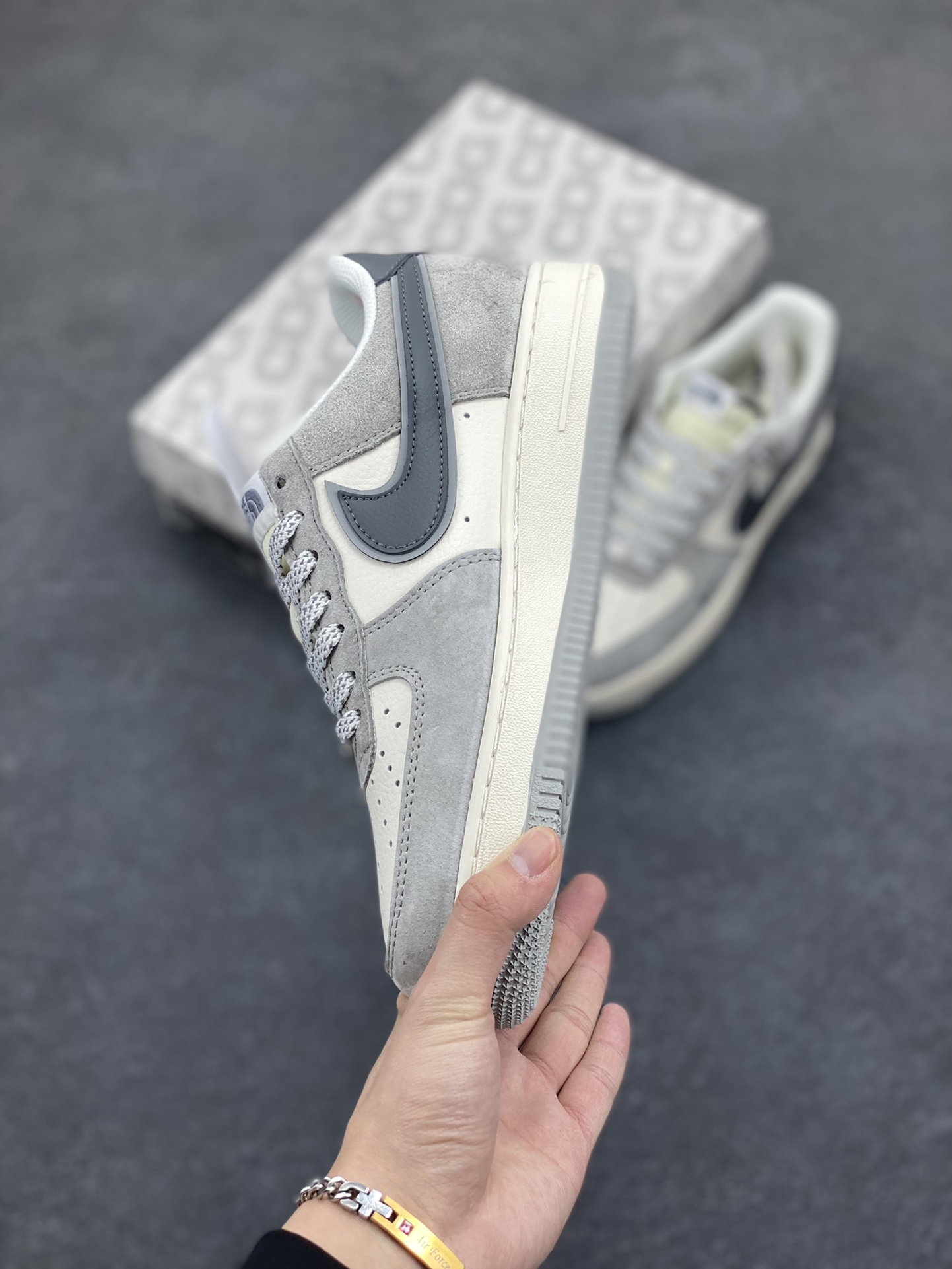 图片[3]-NIke Air Force 1 \’07 Low “北面联名——百搭米灰”空军一号 低帮 运动鞋 休闲鞋 折边针车 工艺难度大 原楦头原纸板 原装鞋盒 定制五金配件 内置全掌气垫 原厂鞋底 货号：XZ6188-760 尺码：36 36.5 37.5 38 38.5 39 40 40.5 41 42 42.5 43 44 44.5 45-选品中心