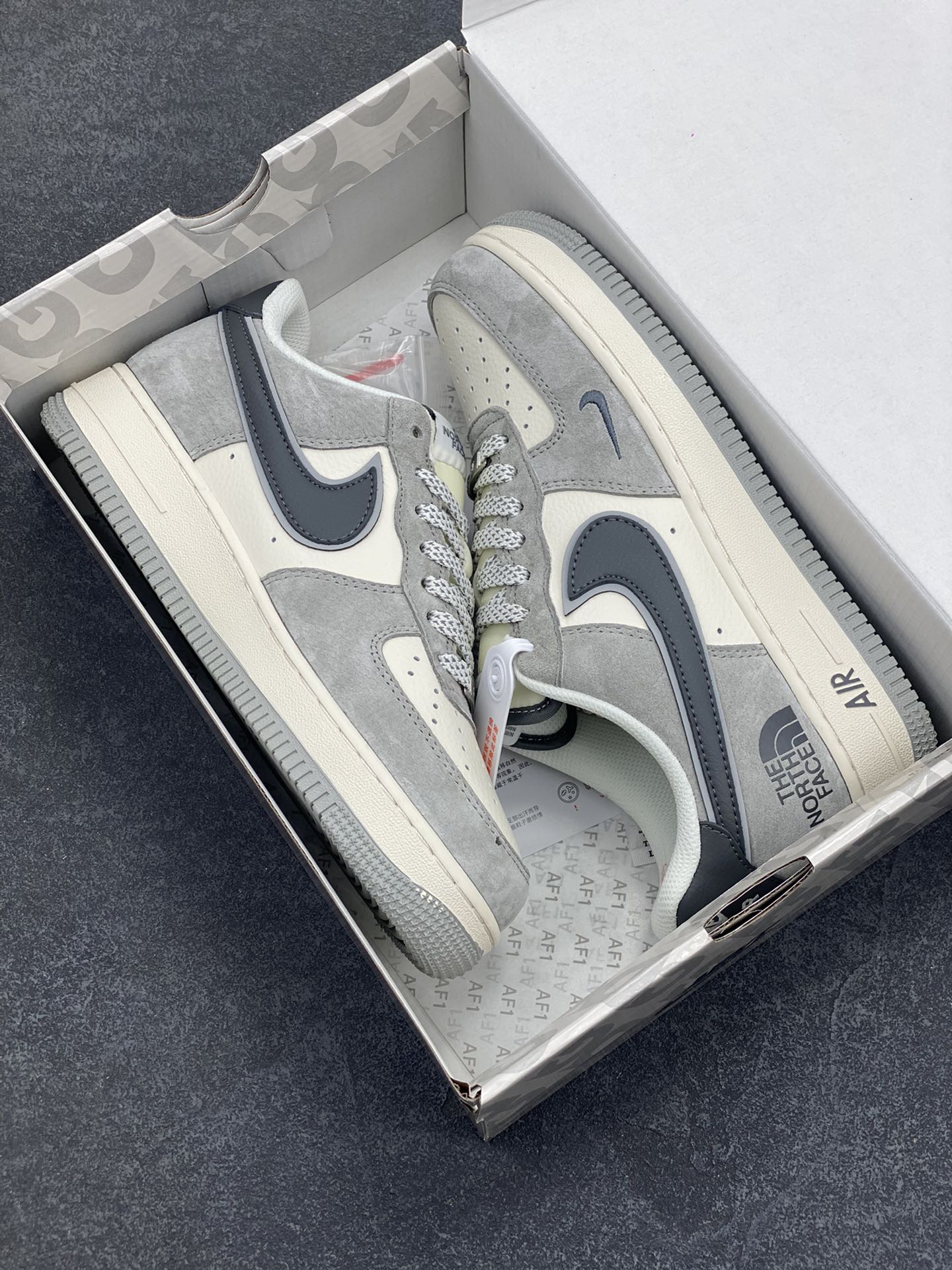 图片[9]-NIke Air Force 1 \’07 Low “北面联名——百搭米灰”空军一号 低帮 运动鞋 休闲鞋 折边针车 工艺难度大 原楦头原纸板 原装鞋盒 定制五金配件 内置全掌气垫 原厂鞋底 货号：XZ6188-760 尺码：36 36.5 37.5 38 38.5 39 40 40.5 41 42 42.5 43 44 44.5 45-选品中心