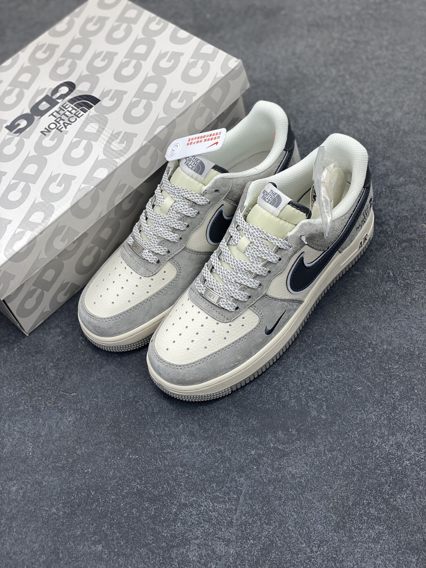 图片[8]-NIke Air Force 1 \’07 Low “北面联名——百搭米灰”空军一号 低帮 运动鞋 休闲鞋 折边针车 工艺难度大 原楦头原纸板 原装鞋盒 定制五金配件 内置全掌气垫 原厂鞋底 货号：XZ6188-760 尺码：36 36.5 37.5 38 38.5 39 40 40.5 41 42 42.5 43 44 44.5 45-选品中心