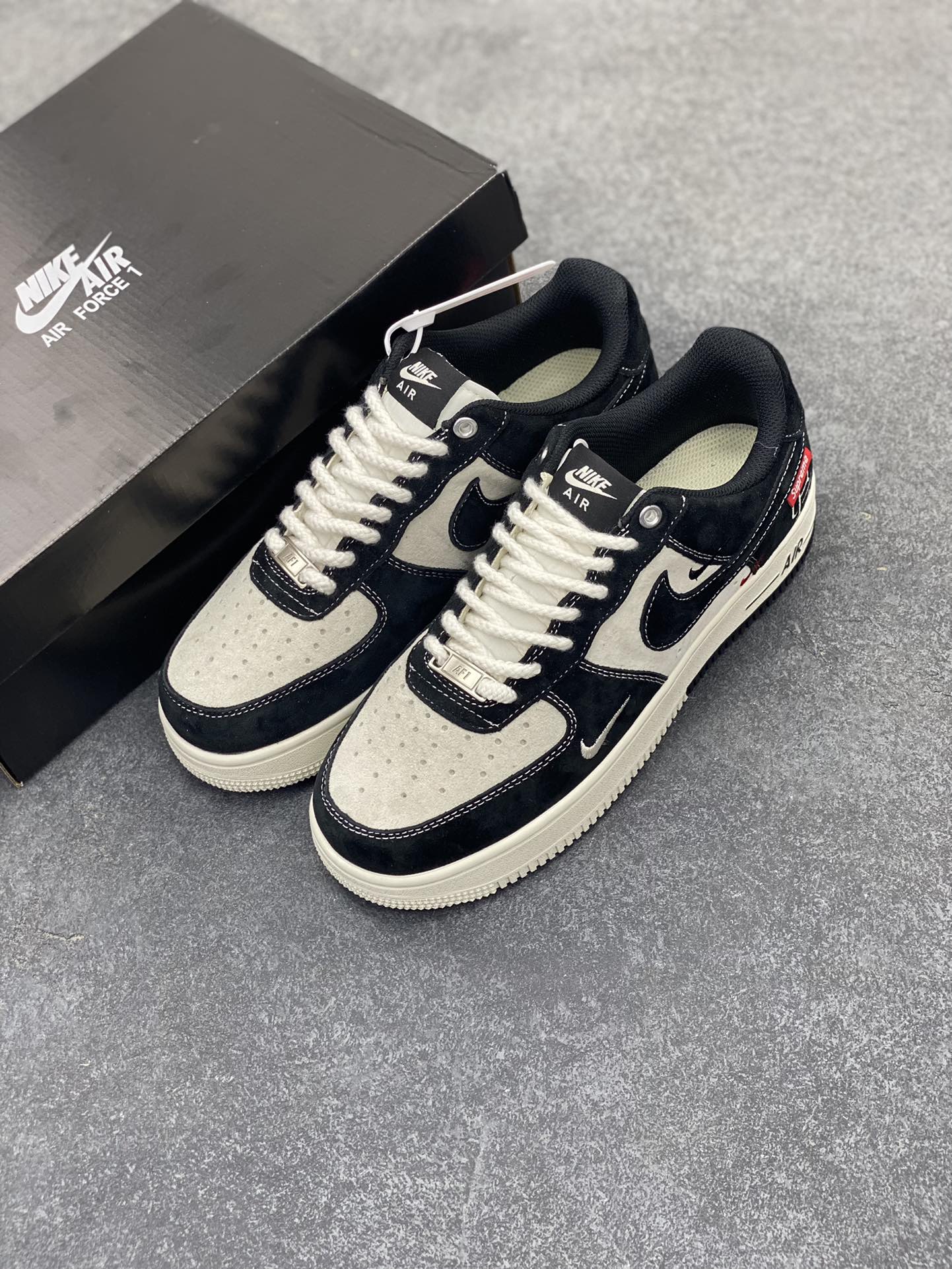 图片[8]-Nike Air Force 1 Low 空军一号低帮百搭休闲运动板鞋。柔软、弹性十足的缓震性能和出色的中底设计，横跨复古与现代的外型结合，造就出风靡全球三十多年的Force 1，直到今天还深受青睐。 货号：SJ6698-019 尺码：36 37.5 38 39 40 40.5 41 42 42.5 43 44 45-选品中心