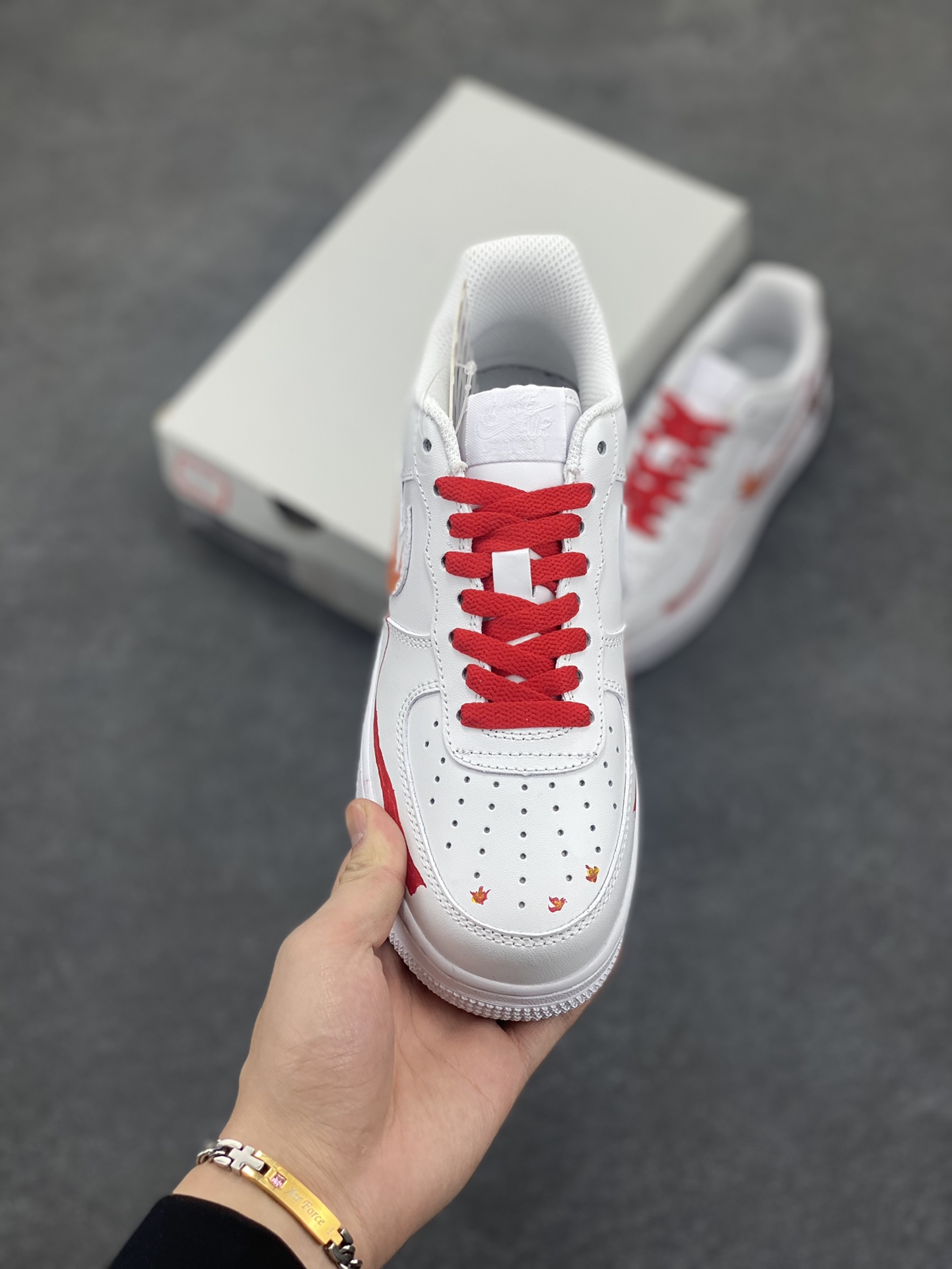 图片[2]-Air Force 1 Low 哪吒手绘涂鸦 原楦头原纸板 打造纯正空军版型 #专注外贸渠道 全掌内置蜂窝气垫 #原盒配件 原厂中底钢印、拉帮完美 货号：DD8959-100 尺码：36 36.5 37.5 38 38.5 39 40 40.5 41 42 42.5 43 44 44.5 45-选品中心