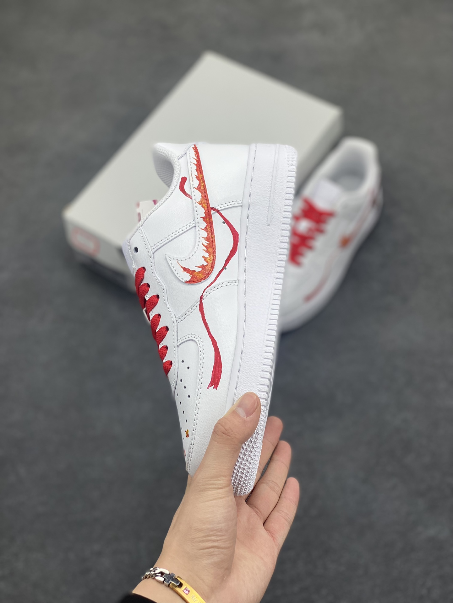 图片[3]-Air Force 1 Low 哪吒手绘涂鸦 原楦头原纸板 打造纯正空军版型 #专注外贸渠道 全掌内置蜂窝气垫 #原盒配件 原厂中底钢印、拉帮完美 货号：DD8959-100 尺码：36 36.5 37.5 38 38.5 39 40 40.5 41 42 42.5 43 44 44.5 45-选品中心
