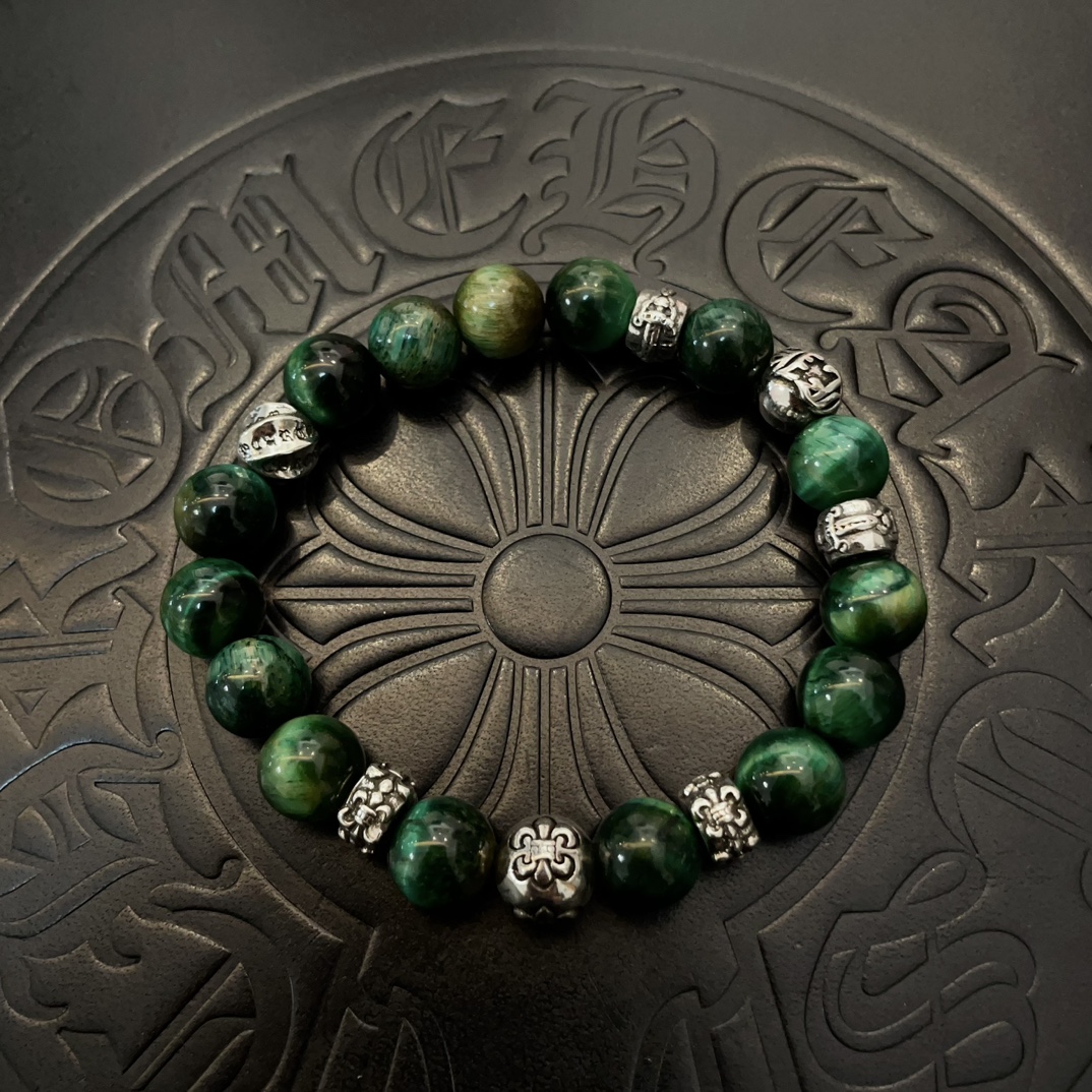 NO:114966,New [Counter Quality] Chrome Hearts Croxin classic retro multi-element bracelet bracelet with different concave and convex shapes presents unique styles Cross Scout flowers are Croxin's ambitions, so they last longer. Genuine version Chrome Hearts Croxin is different from the market ordinary light version, match the quality of the version, look at the details of the letter printing, the degree of retro old gray oxygen. Seiko version!  !  !  Pure handmade ~ Authentic model opening must-have fashion and fashion, both men and women can wear it, same style for couples, original official website, rock punk style silver style, retro elements, trendy and versatile!  , jewelry boutique, chrome hearts, chrome hearts, bracelet19860909新款【专柜品质】Chrome Hearts克罗心经典复古多元素手链手串,凹凸造型不同的花纹设计风格 呈现出与众不同 十字架 童军花是克罗心的志 所以更经久不衰 正品打版Chrome Hearts克罗心 区别市场普通轻版 对版对标品质 看字印细节 复古做旧灰氧程度.精工版本！！！ 纯手工打造 ～正品开模潮流时尚必备 男女均可佩戴 情侣同款 官网原版 摇滚朋克泰银风格 复古元素 潮流百搭！,饰品精品,chrome hearts,chrome hearts,bracelet,Jewelry