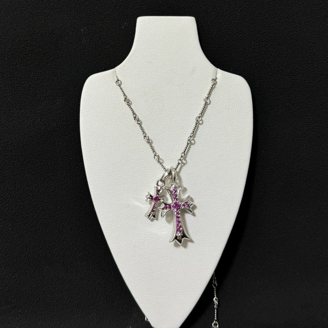 NO:105981,Batch New style [Counter Quality] Chrome Hearts Croxin Classic Necklace Full-diamond Cross Pendant Different pattern design styles with concave and convex shapes present uniqueness Cross Scout flowers are Croxin's ambitions, so they last longer. Genuine version Chrome Hearts Croxin Difference to the market ordinary light version, match the quality of the version, look at the details of the letter printing, retro old gray oxygen level. Seiko version!  !  !  Pure handmade ~ Authentic model opening must-have fashion and fashion, both men and women can wear it, same style for couples, original official website, rock punk style silver style, retro elements, trendy and versatile!  , jewelry boutique, chrome hearts, chrome hearts, necklace19860909批 新款【专柜品质】Chrome Hearts克罗心经典项链 满钻十字架吊坠 凹凸造型不同的花纹设计风格 呈现出与众不同 十字架 童军花是克罗心的志 所以更经久不衰 正品打版Chrome Hearts克罗心 区别市场普通轻版 对版对标品质 看字印细节 复古做旧灰氧程度.精工版本！！！ 纯手工打造 ～正品开模潮流时尚必备 男女均可佩戴 情侣同款 官网原版 摇滚朋克泰银风格 复古元素 潮流百搭！,饰品精品,chrome hearts,chrome hearts,necklace,Jewelry