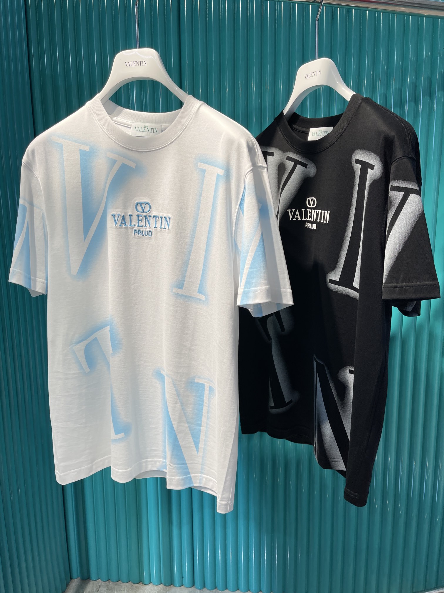 NO:124538,Valentino-2025 high-quality Tianshi cotton T-shirt printing, size 48-56, valentino, tees, t-shirt, alexander wang19860909华伦天奴-2025高品质天丝棉T恤印花款,48-56码,,valentino,tees，t-shirt,alexander wang,Men's clothing