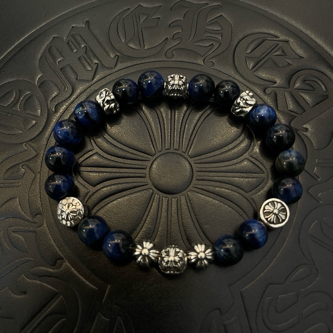 NO:114978,New [Counter Quality] Chrome Hearts Croxin Classic retro multi-element lapis lazuli bracelet bracelet, Kuaishou/ins/Little Red Book popular, different concave and convex and convex design styles present unique. Cross Scout flowers are Croxin's logo, so they last longer. Genuine version Chrome Hearts Croxin, different from the market, the normal light version, the quality of the version, the details of the print, the retro old gray oxygen level. Seiko version!  , jewelry boutique, chrome hearts, chrome hearts, bracelet19860909新款【专柜品质】Chrome Hearts克罗心 经典复古多元素青金石手串手链 ,快手/ins/小红书热门,凹凸造型不同的花纹设计风格呈现出与众不同 十字架童军花是克罗心的标志 所以更经久不衰 正品打版Chrome Hearts克罗心 区别市场普通轻版 对版对标品质 看字印细节 复古做旧灰氧程度.精工版本！,饰品精品,chrome hearts,chrome hearts,bracelet,Jewelry