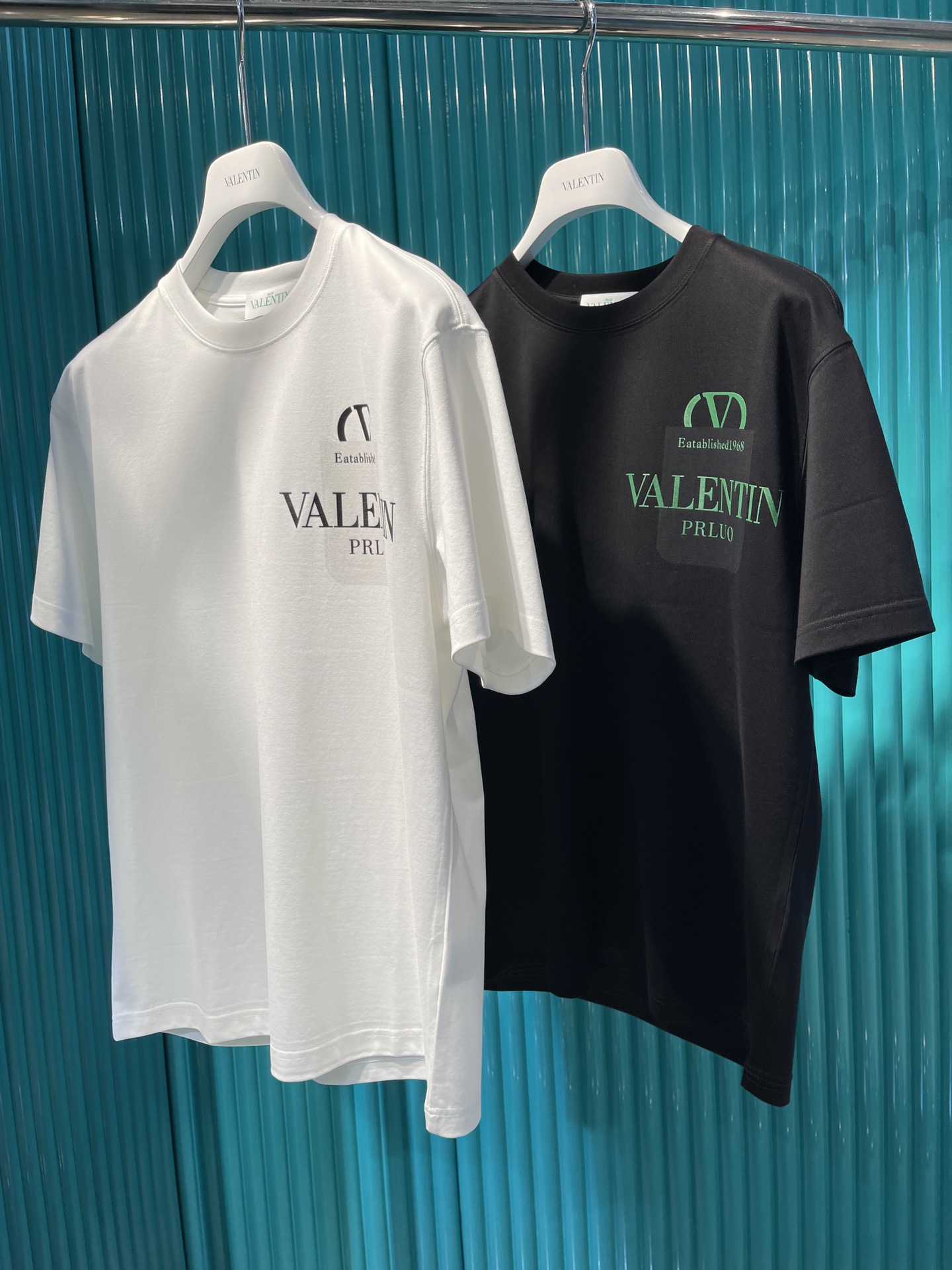 NO:124544,Valentino-2025 high-quality Tianshi cotton T-shirt printing, size 48-56, valentino, tees, t-shirt, alexander wang19860909华伦天奴-2025高品质天丝棉T恤印花款,48-56码,,valentino,tees，t-shirt,alexander wang,Men's clothing
