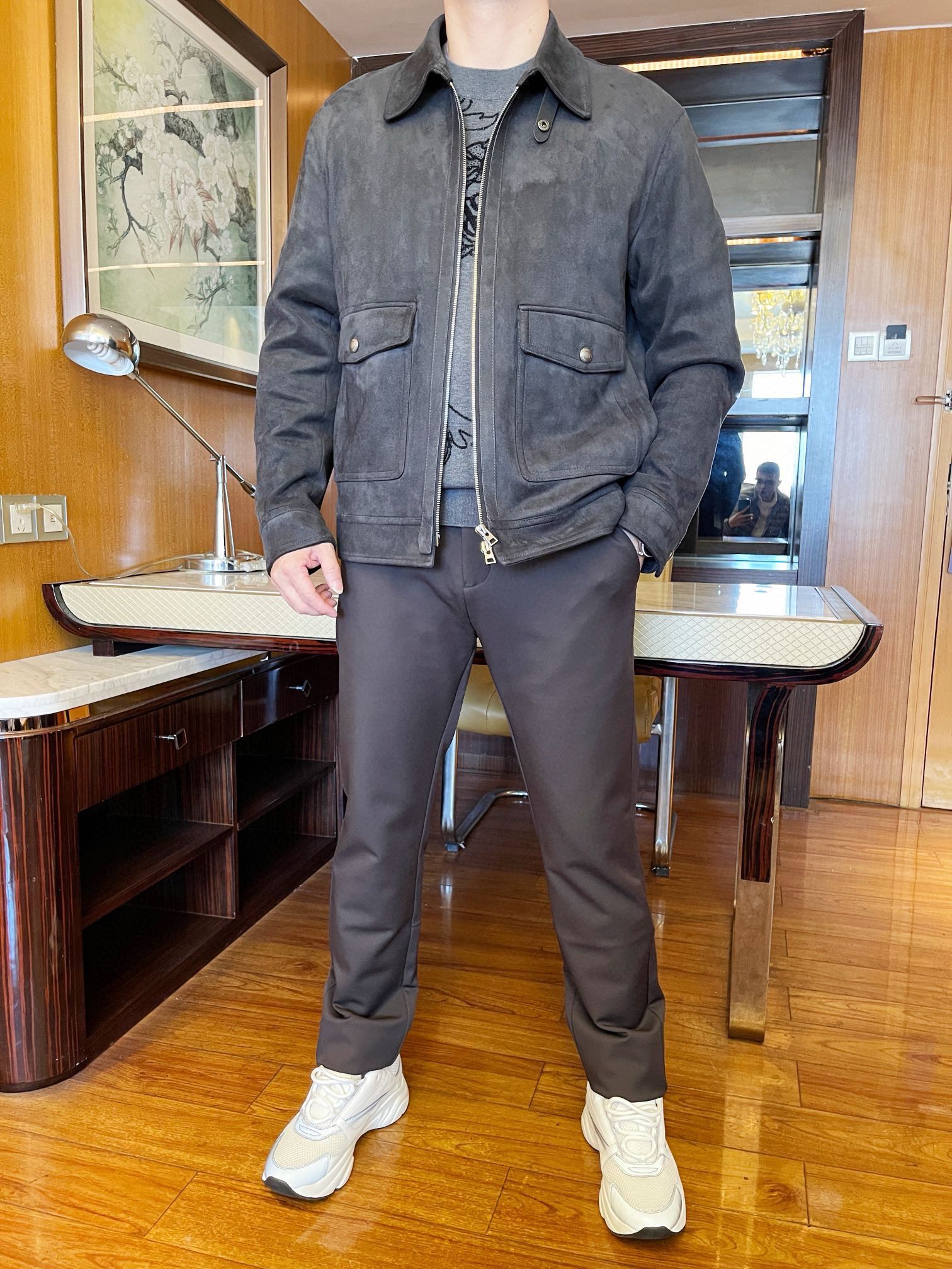 NO:124555,Tom Ford - the latest popular jackets in 2025 counters are shipped, and hot-selling items in European and American counters!  Selected Italian imported suede recycled fiber fabrics with the latest design, simple and elegant style and customized zippers make the whole dress more charming. You are definitely worth owning. Size 48--56 (model 173/130 wears 48 sizes, with Hong Kong Lane Crawford gift box packaging),, jackets & coats, chamois leather, alexander wang19860909汤姆·福特-2025专柜最新爆款夹克出货 欧美专柜热销单品！精选意大利进口麂皮绒再生纤维面料搭配最新的设计,简约大方的版型及定制拉链让整件衣服更显韵味 您绝对值得拥有.尺码48--56码（模特173/130穿48码,配香港连卡佛礼盒包装）,,jackets & coats,chamois leather,alexander wang,Men's clothing