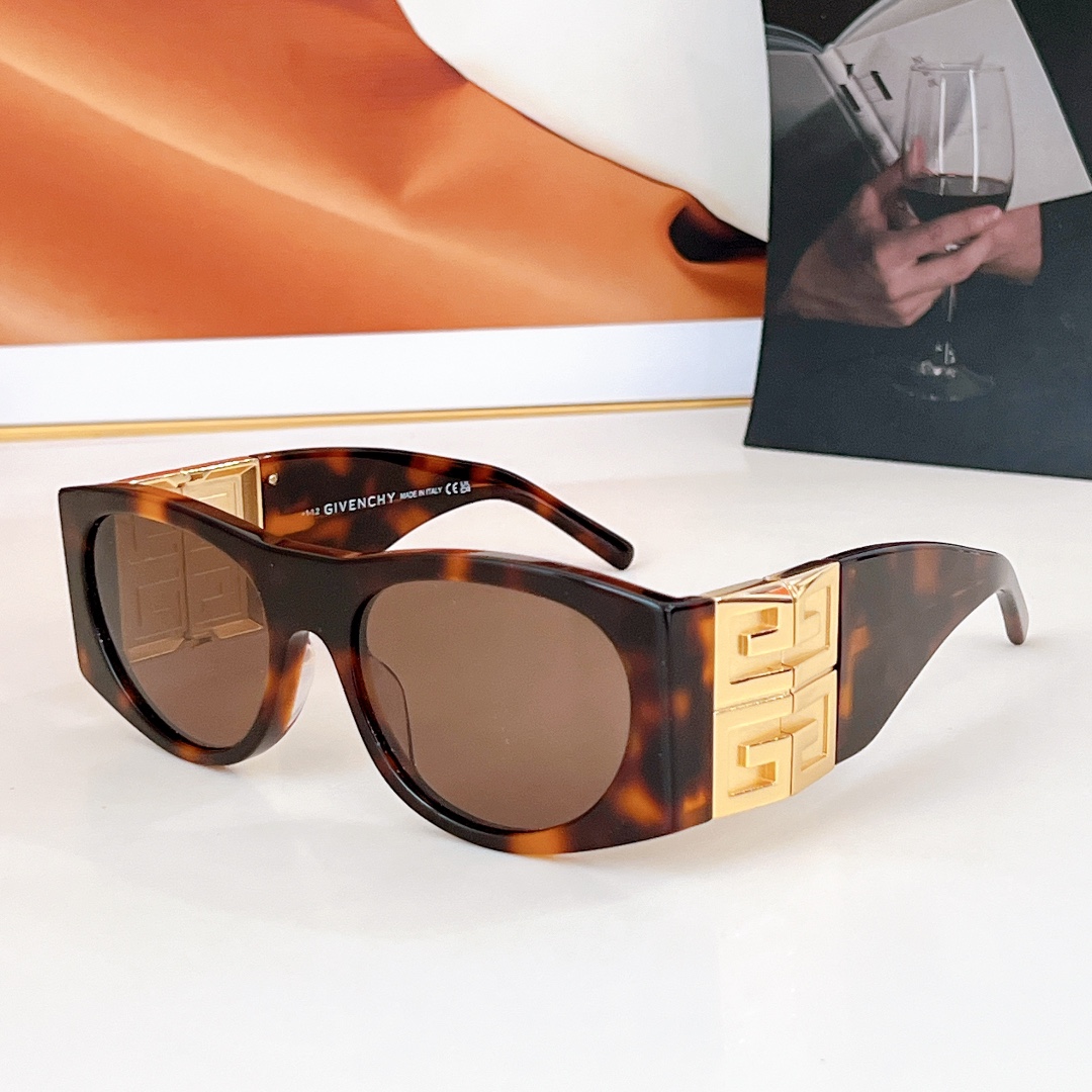 Givench*.4G系列
· 一体式鼻托 gv40028I
徽标五金镜腿 logo金属铰链
重工打造