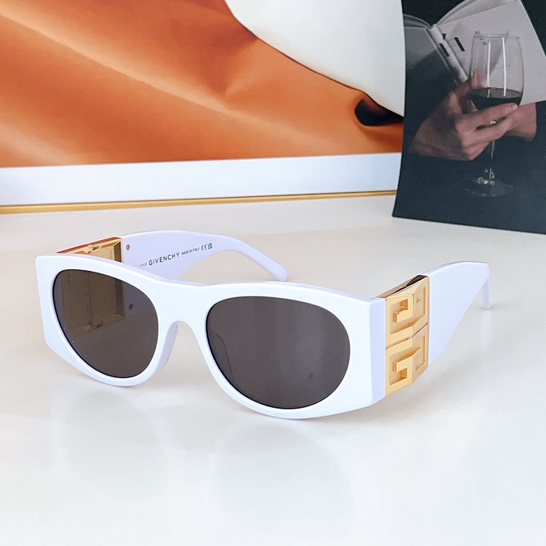  Givench*.4G系列
· 一体式鼻托 gv40028I
徽标五金镜腿 logo金属铰链
重工打造