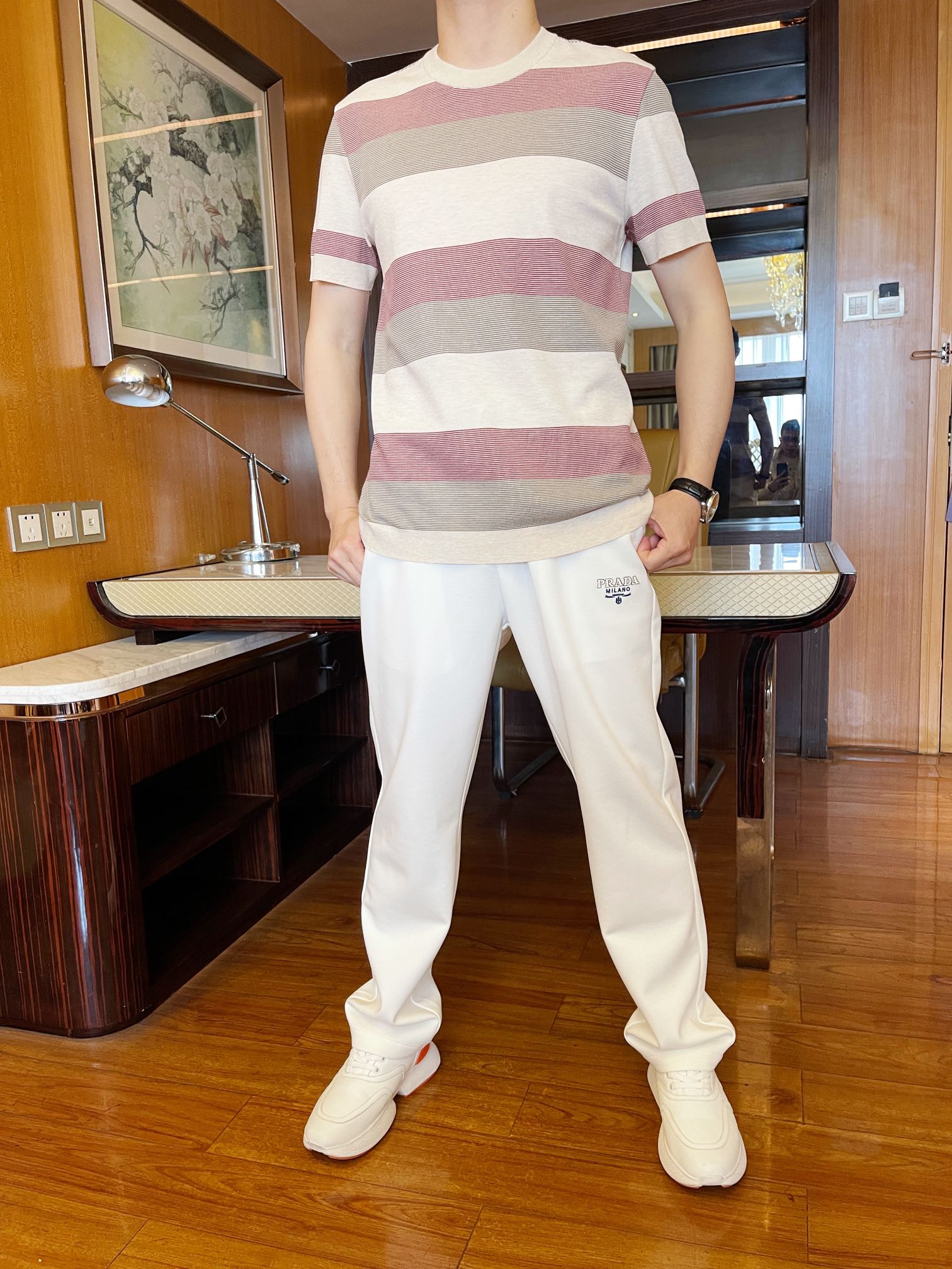 NO:124561,Prada-2025 counter latest hot T-shirt shipment, hot-selling items in European and American counters!  Selected Italian imported Tennis knitted fabrics with the latest design, the unique color-blocking design highlights fashion, and the upper body effect can be seen. Number of codes 48-56 (model 173/130 wears 48 with Hong Kong Lane Crawford gift box packaging), prada,tees, t-shirt, alexander wang19860909普拉达-2025专柜最新爆款t恤出货 欧美专柜热销单品！精选意大利进口天丝针织面料搭配最新的设计,独特的拼色设计彰显时尚 上身效果看得见.码数48-56（模特173/130穿48配香港连卡佛礼盒包装）,,prada,tees，t-shirt,alexander wang,Men's clothing