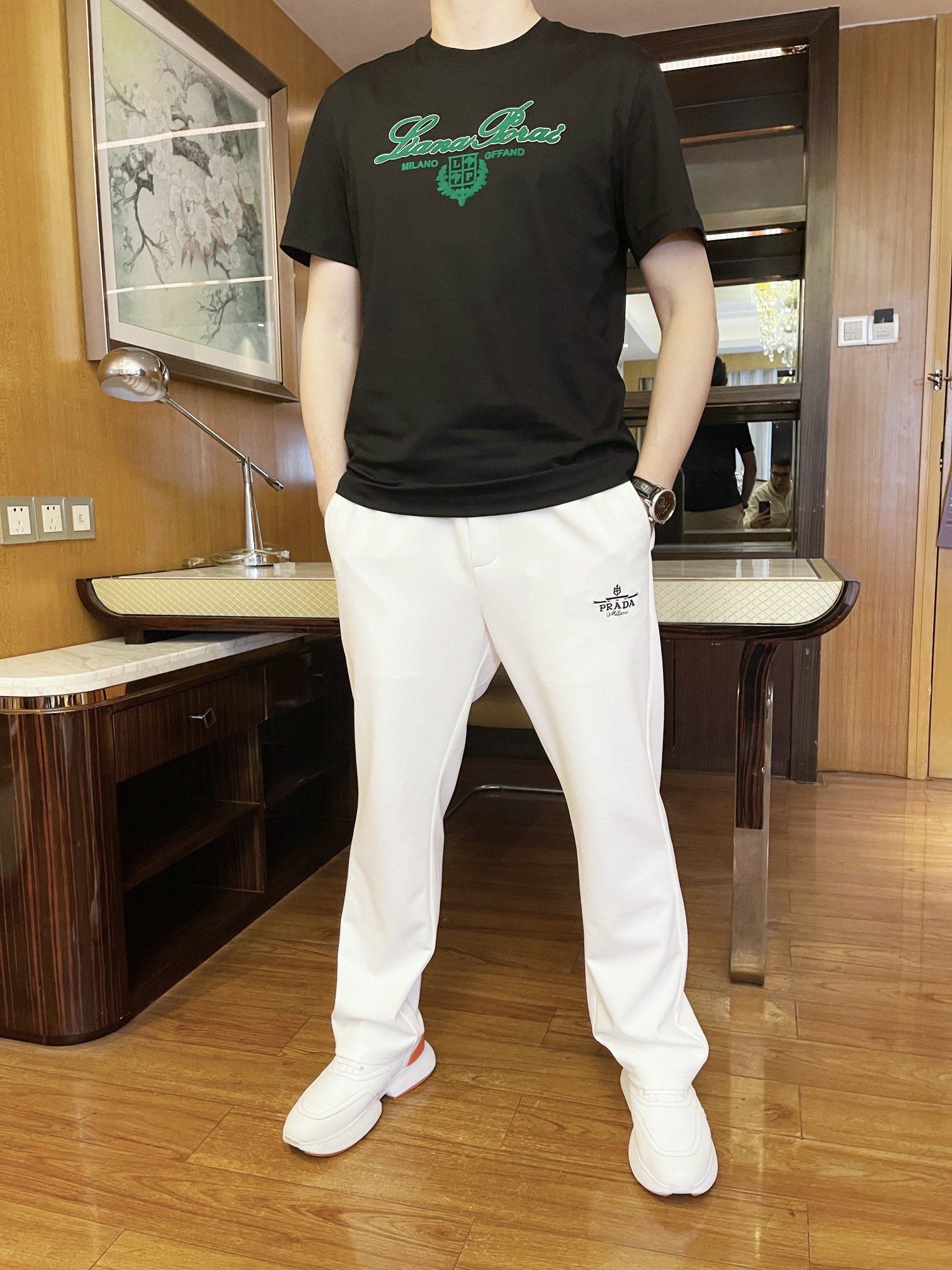 NO:124562,LP-2025 counter latest hot T-shirt shipment, hot-selling items in European and American counters!  Selected Italian imported mercerized cotton fabrics with the latest designs, the unique brand logo on the chest highlights the fashion, and the upper body effect can be seen. Number of codes 48-56 (model 173/130 wears 48 with Hong Kong Lane Crawford gift box packaging), loro piano, tees, t-shirt, alexander wang19860909LP-2025专柜最新爆款t恤出货 欧美专柜热销单品！精选意大利进口丝光棉面料搭配最新的设计,胸前的独特品牌logo彰显时尚 上身效果看得见.码数48-56（模特173/130穿48配香港连卡佛礼盒包装）,,loro piana,tees，t-shirt,alexander wang,Men's clothing