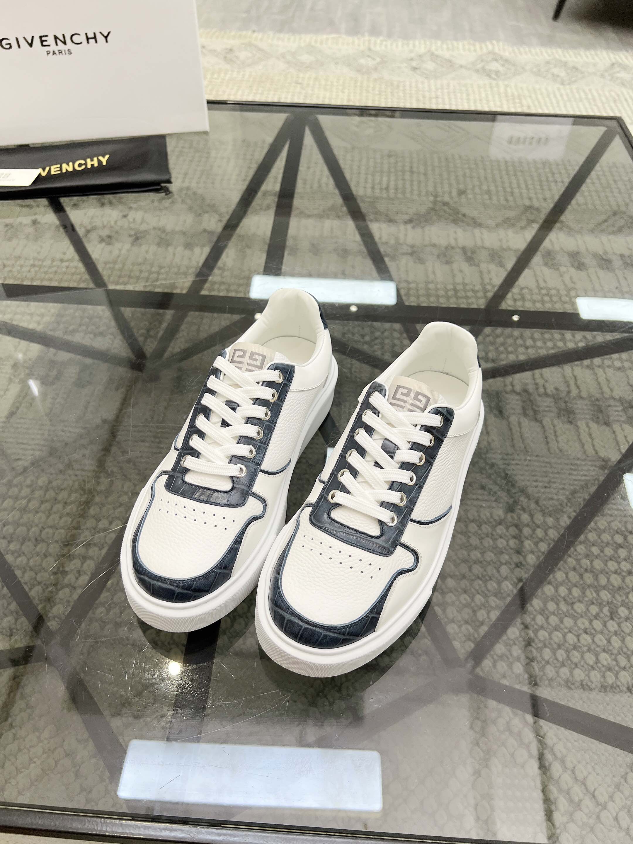 NO:222015,Brand GIVENCHY Color Original Color Number 39-44 Customized 38.45 Price Material Givenchy Top-grade Original Product!  The upper of the high-quality sports shoes is made of imported cowhide fabric breathable cowhide inner cowhide foot pads original outsole. The style is fashionable, simple and generous. All-match style, Givenchy casual shoes, given, given, given, sneakers, cowhide19860909品牌GIVENCHY 颜色 原版配色 码数39-44定做38.45 价格 材质纪梵希顶级·原单货！精品好货运动鞋鞋面采用进口牛皮面料透气牛皮内里 牛皮垫脚 原版大底 版型时尚简洁大方 百搭款,纪梵希休闲鞋,givenchy,givenchy,sneakers,cowhide,Men's shoes