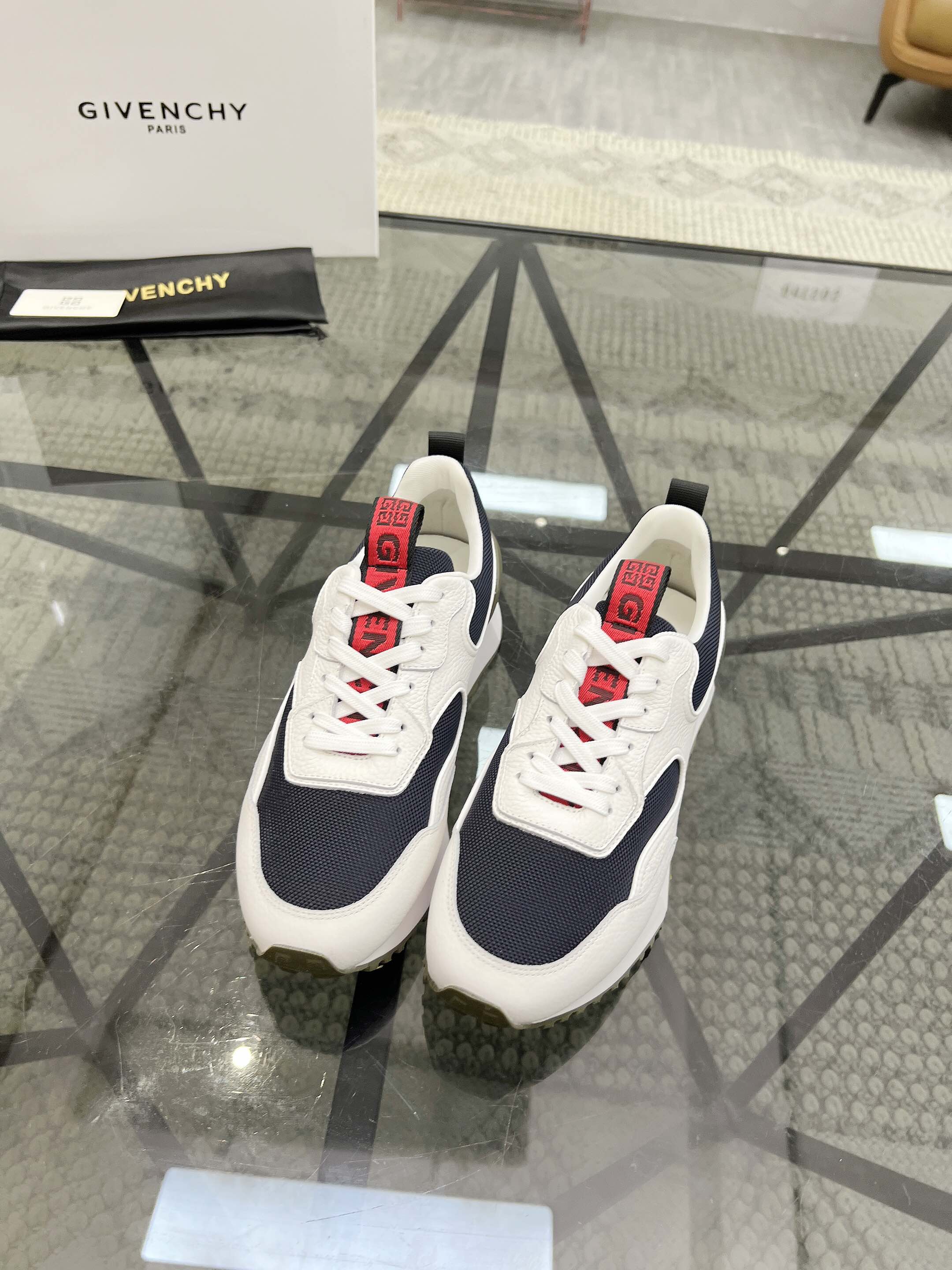 NO:221368,Brand GIVENCHY Color Original Color Number 39-44 Customized 38.45 Price Material Givenchy Top-grade Original Product!  The upper of the high-quality sports shoes is made of imported cowhide fabric breathable cowhide inner cowhide foot pads original outsole. The style is fashionable, simple and generous. All-match style, Givenchy casual shoes, given, given, given, sneakers, cowhide19860909品牌GIVENCHY 颜色 原版配色 码数39-44定做38.45 价格 材质纪梵希顶级·原单货！精品好货运动鞋鞋面采用进口牛皮面料透气牛皮内里 牛皮垫脚 原版大底 版型时尚简洁大方 百搭款,纪梵希休闲鞋,givenchy,givenchy,sneakers,cowhide,Men's shoes