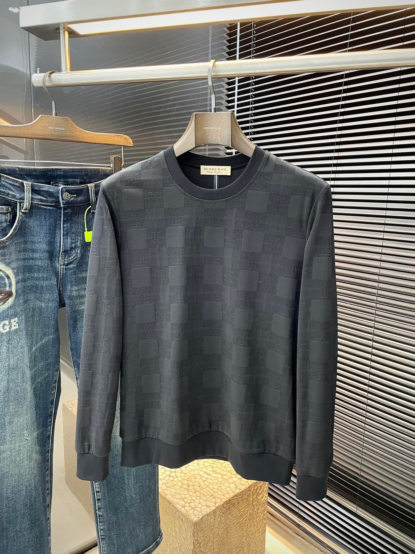 NO:126064,Burberry- (Burberry) 2025 spring new style, the latest hoodie in the counter, the original style is casual and versatile, casual and lazy, customized original pearl jacquard fabric, full of comfort. High-end and atmospheric, does the flavor of spring have? First choice. Code M-3XL Purchase Level...,,burberry,burberry,hoodie,sweatshirts,alexander wang19860909Burberry-（巴宝莉）2025春季新款,专柜最新卫衣 原版版型上身休闲百搭、随性慵懒范,定制原版珠地提花面料,舒适感爆棚.高端大气,春天的味道有没有,首选 .码数M-3XL 代购级别……,,burberry,burberry,hoodie,sweatshirts,alexander wang,Men's clothing