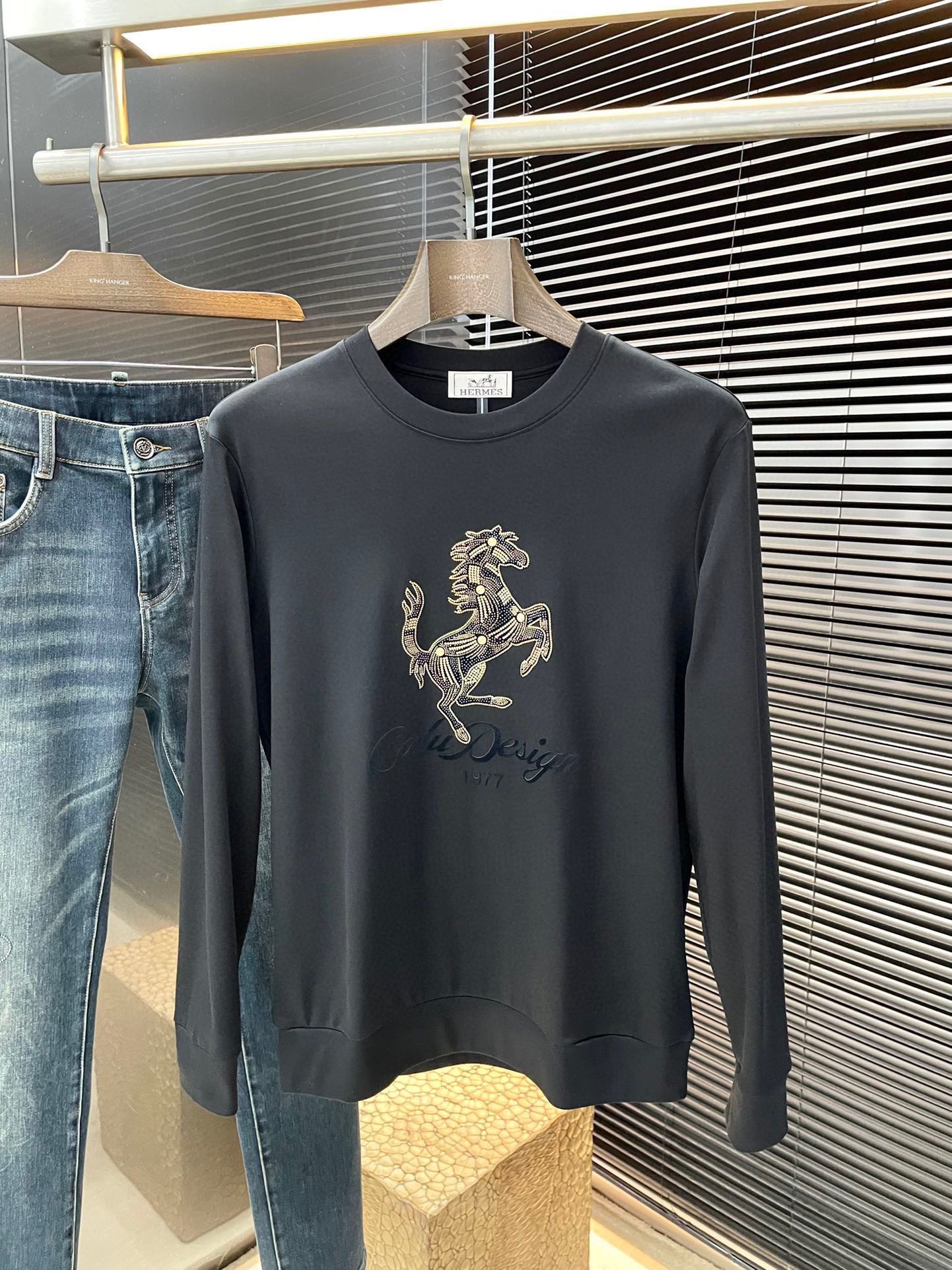 NO:126044,HERMES (Hermes) new spring style for 2025, the latest hoodie for the counter, the original style is casual and versatile, casual and lazy, customized original double-sided mercerized fabric, full of comfort. High-end and atmospheric, does the taste of spring have? First choice. Code M-3XL Purchase Level...,, hermes, hermes, hoodie, sweatshirts, alexander wang19860909HERMES（爱马仕）2025春季新款,专柜最新卫衣 原版版型上身休闲百搭、随性慵懒范,定制原版双面丝光面料,舒适感爆棚.高端大气,春天的味道有没有,首选 .码数M-3XL 代购级别……,,hermes,hermes,hoodie,sweatshirts,alexander wang,Men's clothing