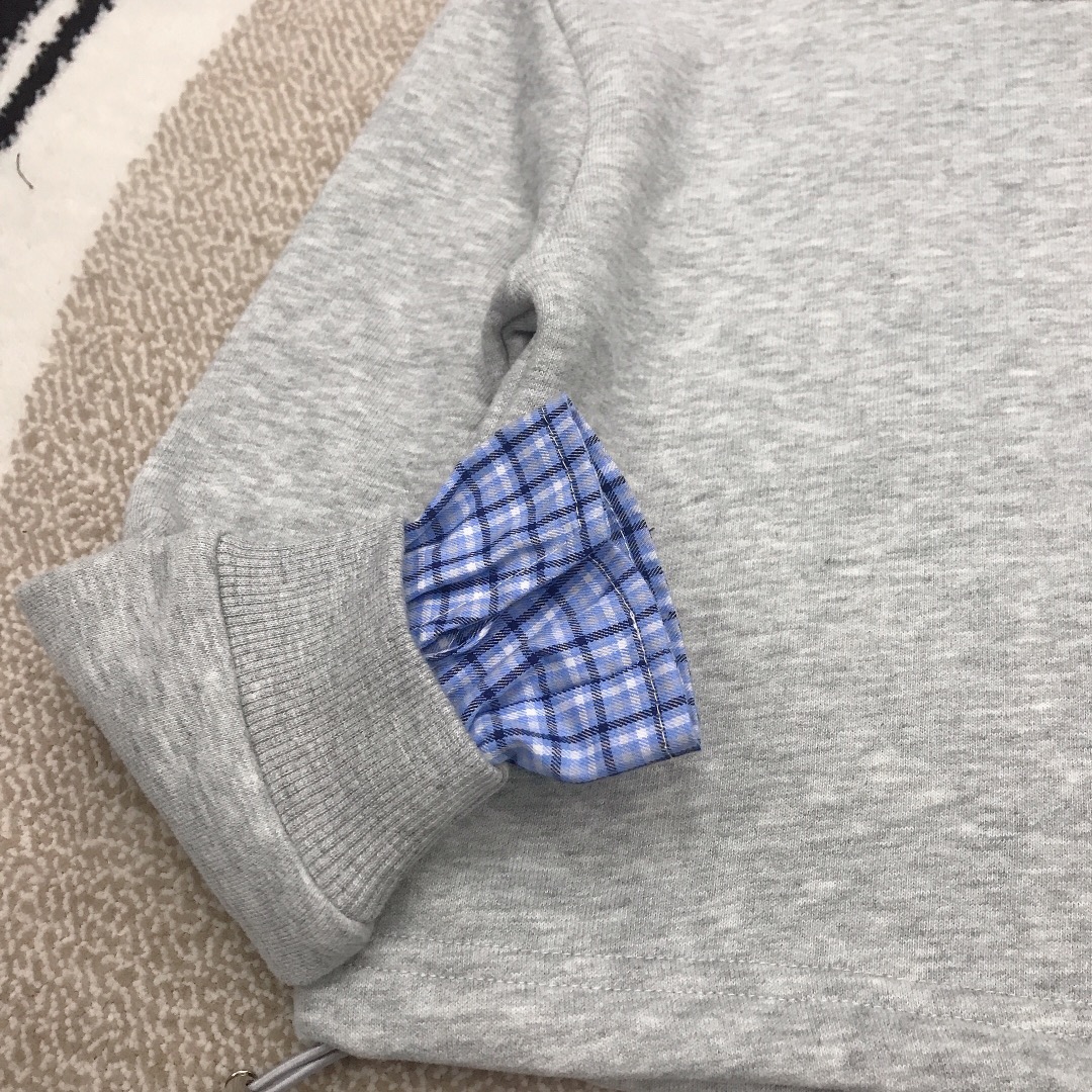 Miu Miu Girls' Sweatshirt & Skirt Set - Stylish & Comfortable Outfit 6 i1740796806 624 4