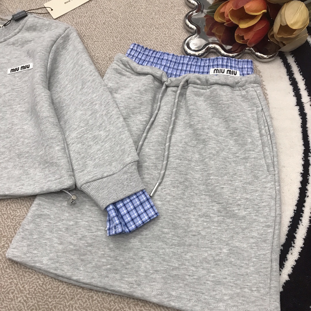 Miu Miu Girls' Sweatshirt & Skirt Set - Stylish & Comfortable Outfit 8 i1740796806 7810 6