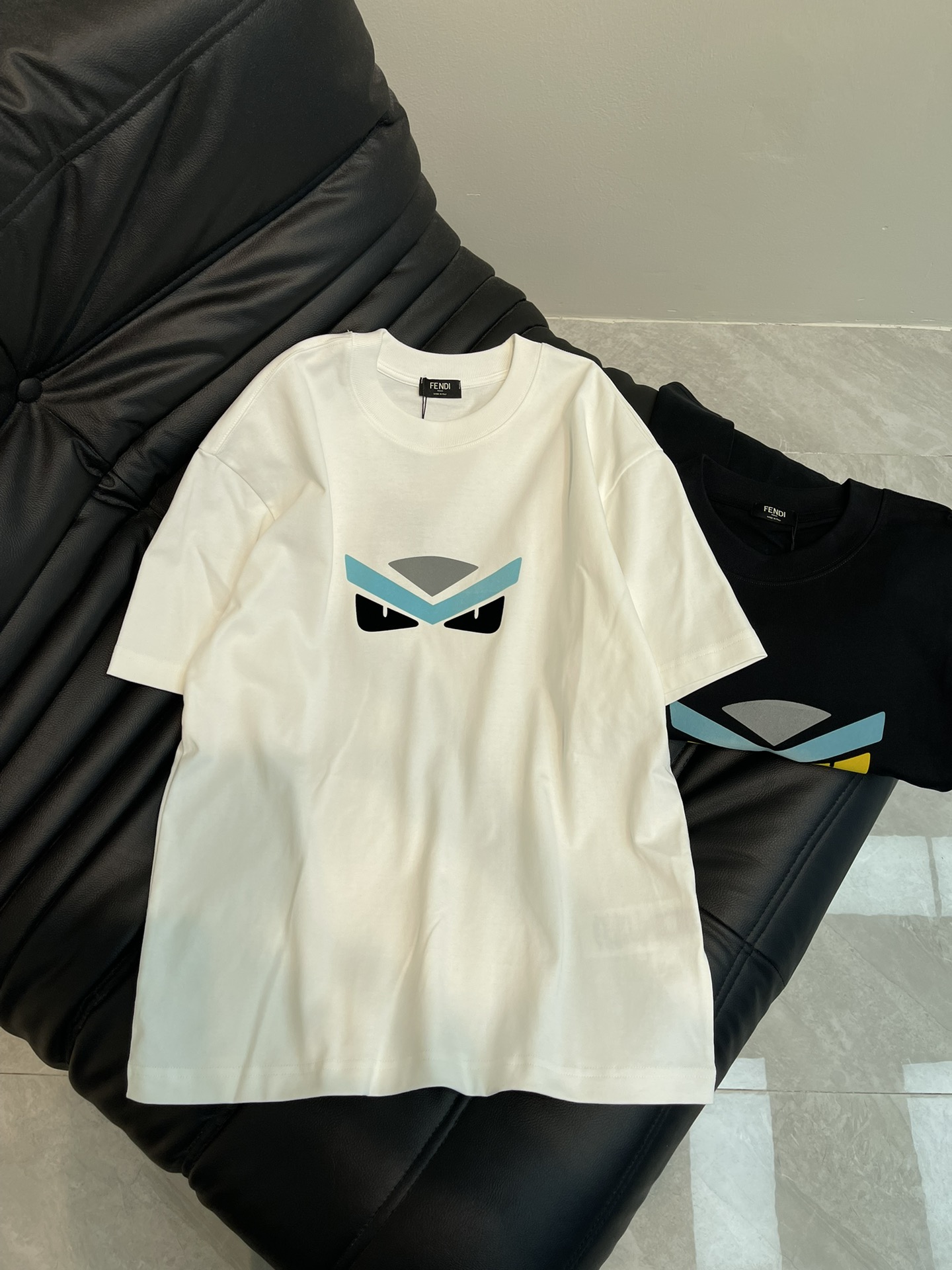 NO:321701,Fend*25 spring and summer new letter printed short-sleeved T-shirt. High-heavy cotton fabric, soft fabric, skin-friendly and comfortable. Fashionable and personalized, super versatile!  Loose style, casual and comfortable, suitable for wearing in all occasions. versatile style. The same style as men and women!  S-XL AA, fendi, T-shirt,tees, t-shirt,alexander wang19860909Fend*25春夏新款字母印花短袖T恤.高克重全棉面料,面料柔软,亲肤舒适.时尚又个性,超级百搭的一款！宽松版型,休闲自在,适合各种场合穿着 百搭款.男女同款！S-XL AA,,fendi,T-shirt,tees，t-shirt,alexander wang,Women's clothing