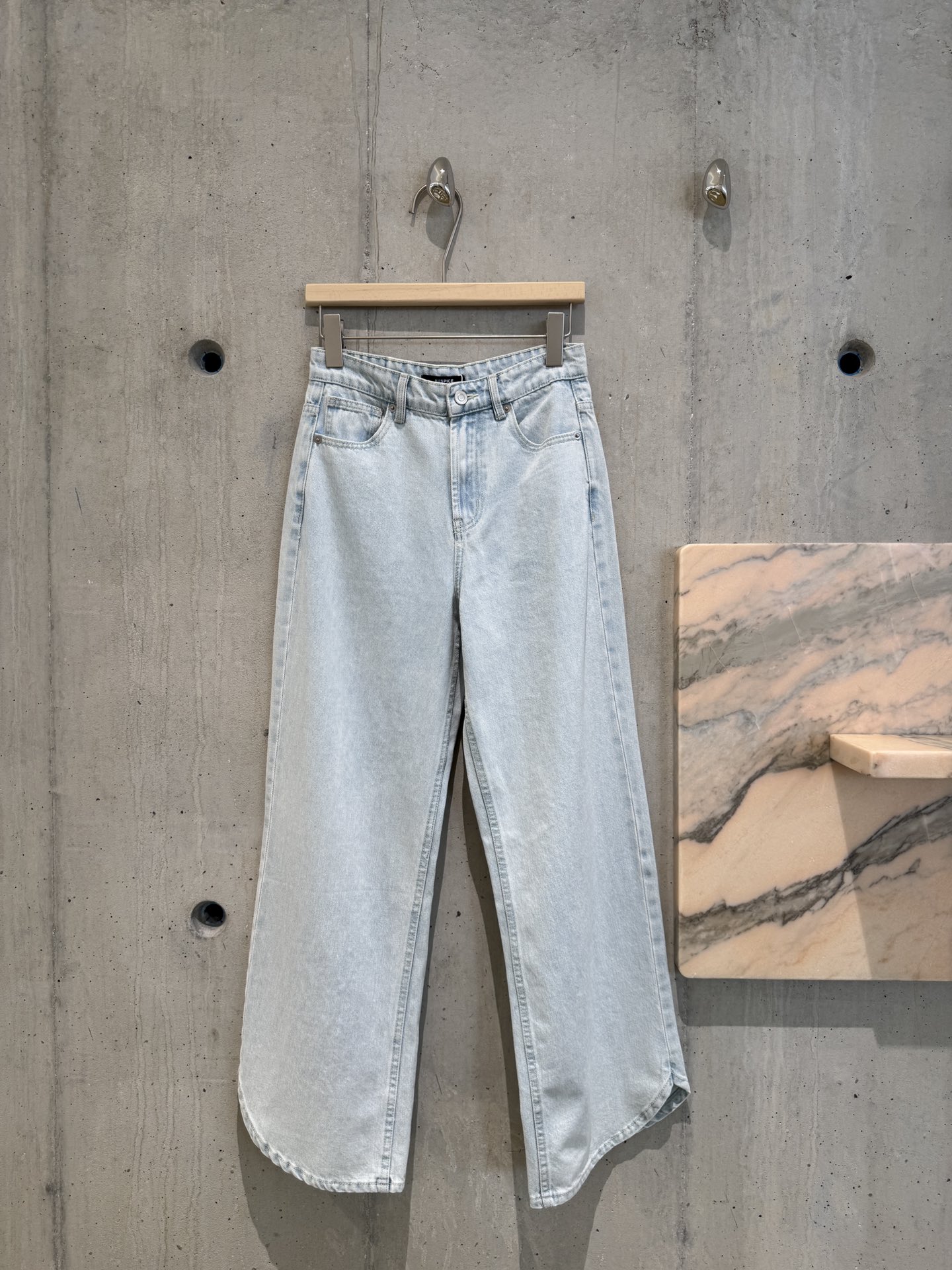 NO:320880,YS｜2025 Spring and Summer New Style Sun Water Gray Blue Denim Denim Two Enzyme Washing Water The color feels like the sun smells sunny in summer. Keep it feels quite broad and has softness beyond expectations. SML, alexander wang19860909YS｜2025 春夏新款 日晒水灰蓝 牛仔 两次酵素洗水 颜色就感觉夏日闻到了太阳晒过的味道 保持挺阔感同时 拥有超越期待的柔软度 SML,,alexander wang,Women's clothing