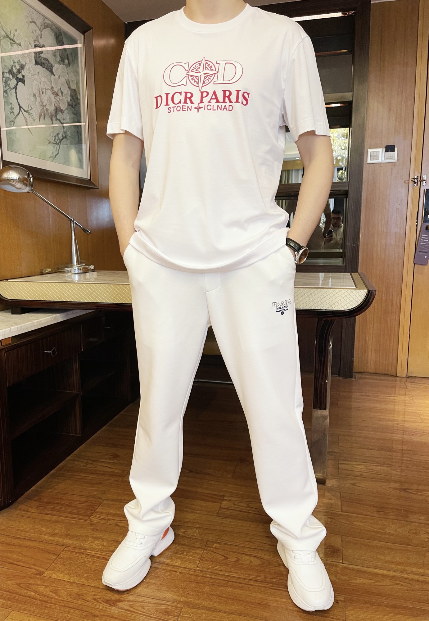 NO:125931,Dior-2025 counter latest hot T-shirt shipment, hot-selling items in European and American counters!  Selected Italian imported mercerized cotton fabrics with fashionable designs, exquisite brand logo on the chest to show the charm You are definitely worthy of having. Number 48-56 (model 173/130 wears 48, with Hong Kong Lane Crawford gift box packaging), dior,tees, t-shirt,alexander wang19860909迪奥-2025专柜最新爆款T恤出货 欧美专柜热销单品！精选意大利进口丝光精棉面料搭配时尚的设计,胸前精致的品牌标志彰显韵味 您绝对值得拥有.码数48-56（模特173/130穿48,配香港连卡佛礼盒包装）,,dior,tees，t-shirt,alexander wang,Men's clothing