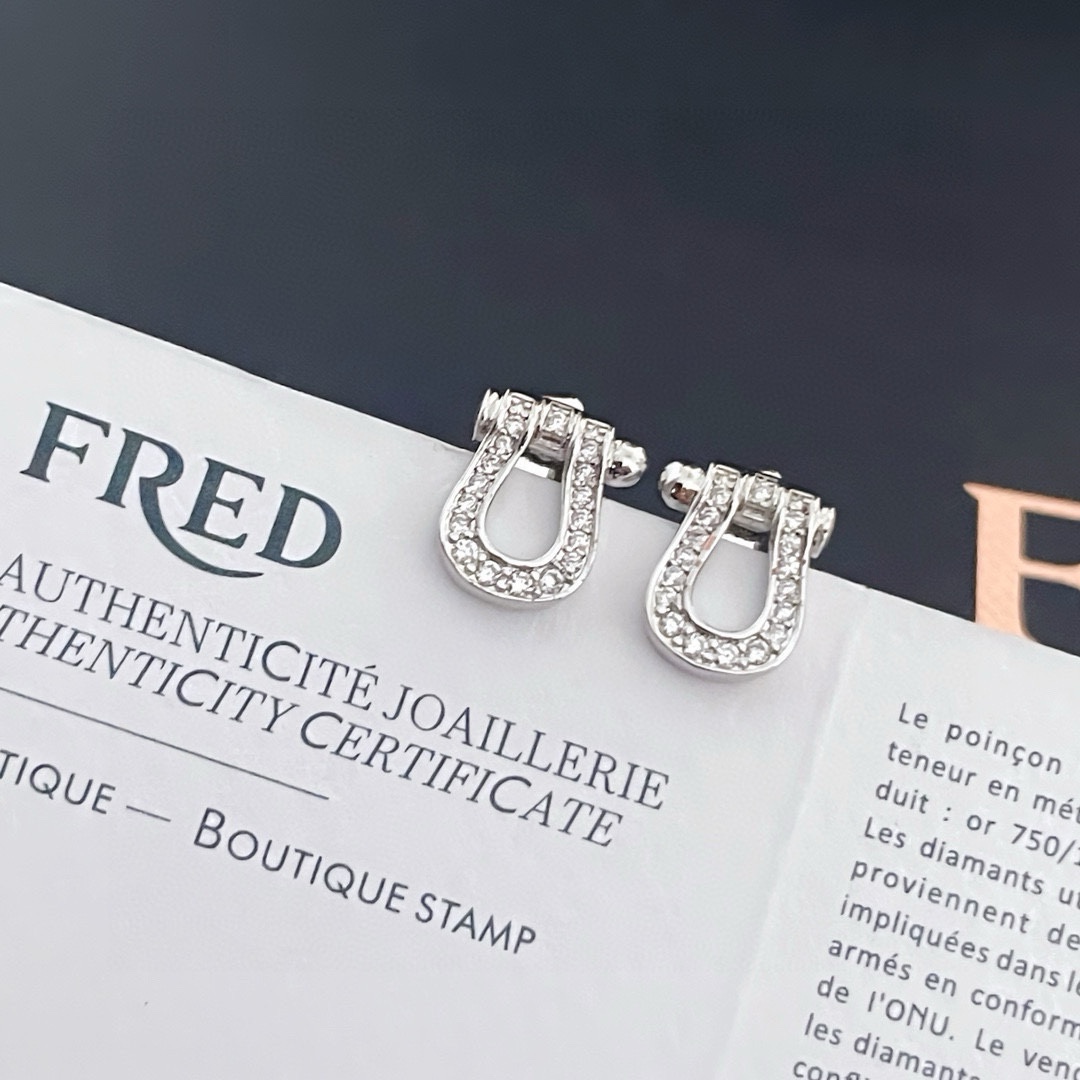 NO:114969,Popular Fered earrings, full-diamond horseshoe buckle, classic and versatile, internet celebrity expert, fashion family must-have items, 11 pairs of customization, thickened electroplating 18k craftsmanship. Rose gold/gold/silver, jewelry boutique, earrings19860909批火爆 费雷德耳环,满钻马蹄扣,经典百搭,网红达人 时尚一族备必单品时尚精致,11对版定制,加厚电镀18k工艺.玫瑰金/金色/银色,饰品精品,earrings,Jewelry