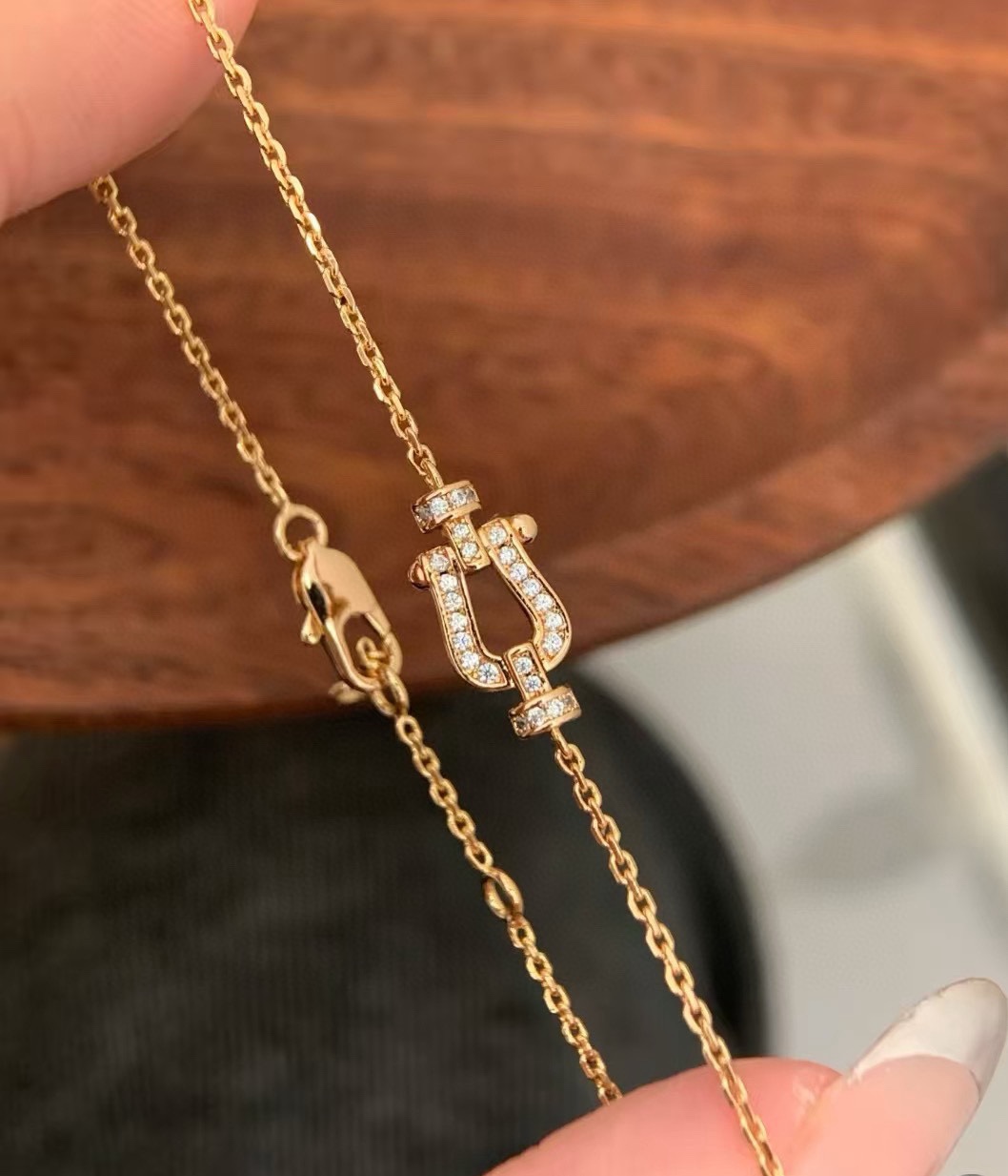 NO:114979,Fred Mini Full Diamond Horseshoe Buckle Bracelet, Seiko Micro Inlay, High-end Customization, Counter Material, Thickened Electroplating Technology, Logo, Simple and High-end, Full of temperament, You can stack many bracelets and bracelets in daily life. Rose gold, platinum, jewelry boutique, bracelet19860909批  费雷德迷你满钻马蹄扣手链,精工微镶,高端定制,专柜材质,加厚电镀工艺,带logo,简约又有高级感,气质拉满,日常可以和很多手链手镯叠戴.玫瑰金,白金色,饰品精品,bracelet,bracelet,Jewelry