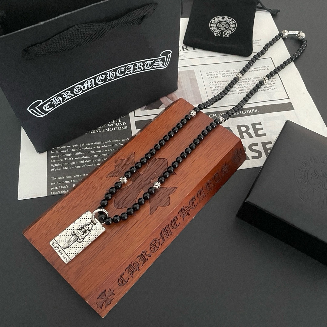 NO:114987,New [Counter Quality] Chrome Hearts Croxin Classic retro black agate multi-element necklace Classic retro sword pendant Different pattern design styles present unique Cross Scout flowers are Croxin's ambitions, so they last longer. Genuine version Chrome Hearts Croxin necklaces distinguish the market ordinary light version. The quality is the quality of the version and the details of the print. The degree of retro old gray oxygen. Seiko version!  !  !  Pure handmade ~ Authentic model opening must-have fashion and fashion, both men and women can wear it, same style for couples, original official website, rock punk style silver style, retro elements, trendy and versatile!  , jewelry boutique, chrome hearts, chrome hearts, necklace19860909新款【专柜品质】Chrome Hearts克罗心 经典复古黑玛瑙多元素项链 经典复古宝剑吊坠 凹凸造型不同的花纹设计风格 呈现出与众不同 十字架 童军花是克罗心的志 所以更经久不衰 正品打版Chrome Hearts克罗心项链区别市场普通轻版 对版对标品质 看字印细节 复古做旧灰氧程度.精工版本！！！ 纯手工打造 ～正品开模潮流时尚必备 男女均可佩戴 情侣同款 官网原版 摇滚朋克泰银风格 复古元素 潮流百搭！,饰品精品,chrome hearts,chrome hearts,necklace,Jewelry