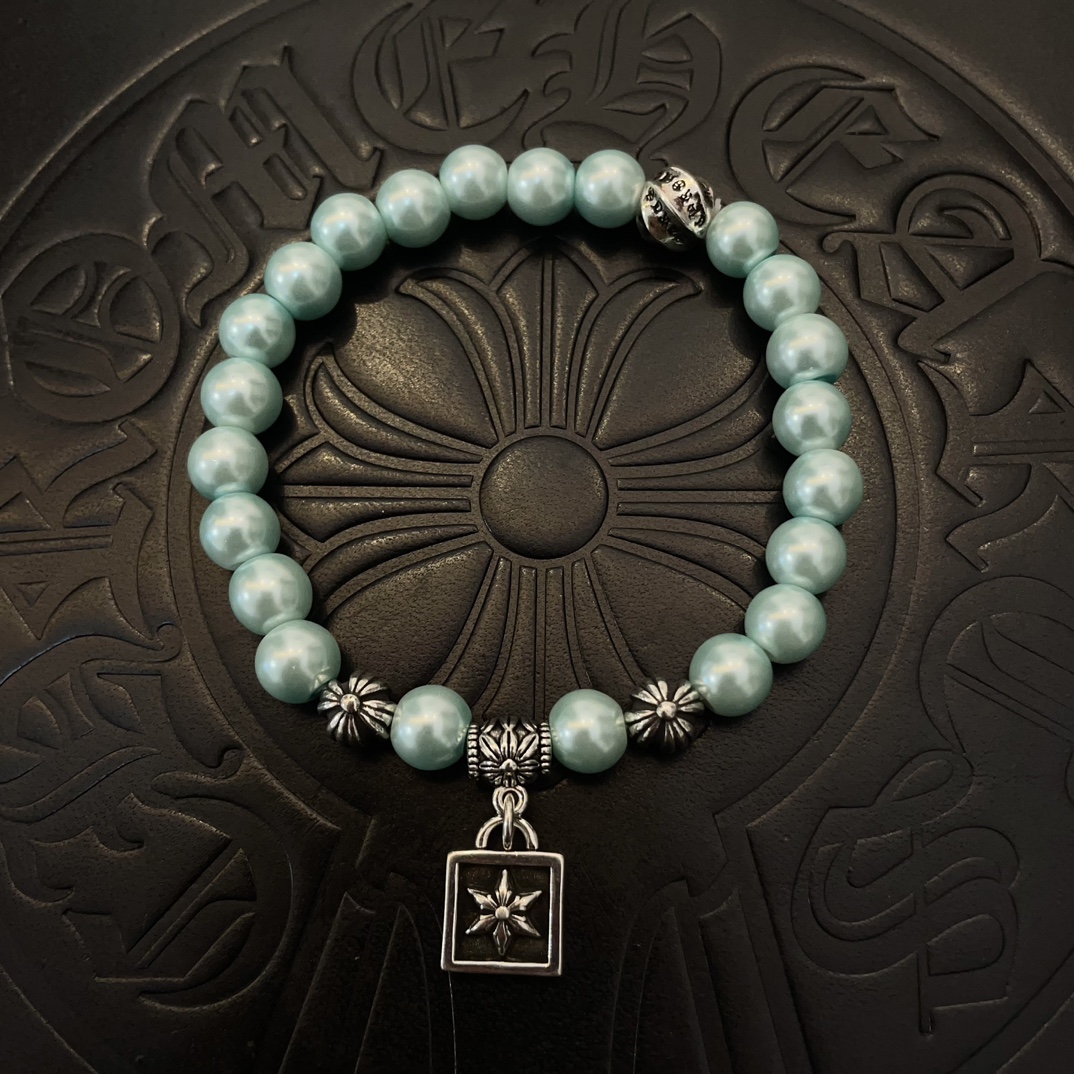 NO:114990,Batch New Model [Counter Quality] Chrome Hearts Croxin Classic Retro Multi-Element Bracelet Bracelet, Kuaishou/ins/Little Red Book Popular, Different Concave and Convex Scout Flowers present unique styles. Cross Scout Flowers are Croxin's logo, so they last longer. Genuine version Chrome Hearts Croxin Difference to the market ordinary light version, match the quality of the version, look at the details of the letter printing, retro and old gray oxygen level. Seiko version!  , jewelry boutique, chrome hearts, chrome hearts, bracelet19860909批 新款【专柜品质】Chrome Hearts克罗心 经典复古多元素手串手链 ,快手/ins/小红书热门,凹凸造型不同的花纹设计风格呈现出与众不同 十字架童军花是克罗心的标志 所以更经久不衰 正品打版Chrome Hearts克罗心 区别市场普通轻版 对版对标品质 看字印细节 复古做旧灰氧程度.精工版本！,饰品精品,chrome hearts,chrome hearts,bracelet,Jewelry