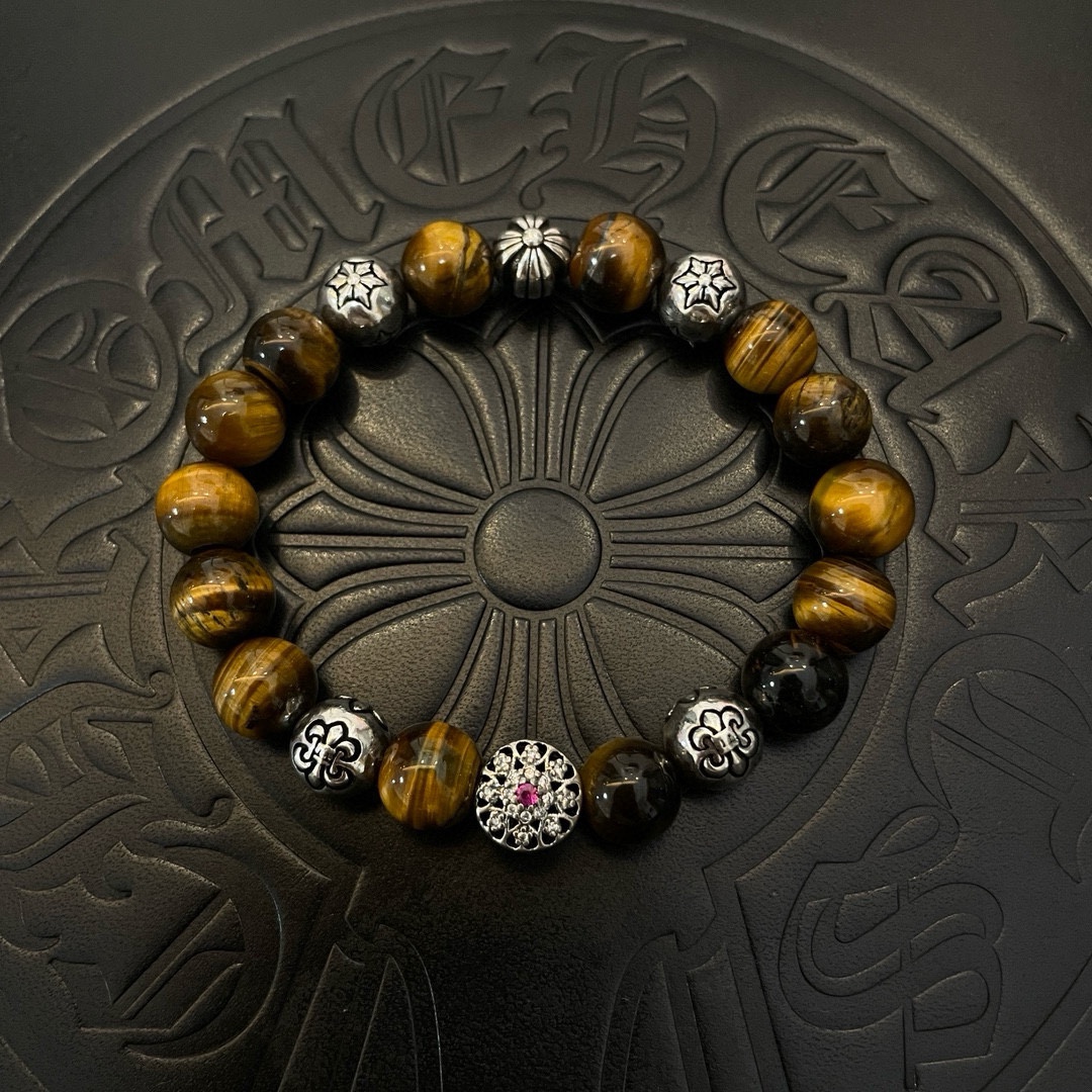 NO:106118,New [Counter Quality] Chrome Hearts Croxin Classic retro tiger eye stone multi-element bracelet The pattern design style with different concave and convex shapes is unique. Cross Scout flower is the logo of Croxin, so it lasts for a long time. Genuine version of Chrome Hearts Croxin, differentiates the market ordinary light version, benchmarks the quality of the version, looks at the details of the letter printing, retro old gray oxygen level. Seiko version!  , jewelry boutique, chrome hearts, chrome hearts, bracelet19860909新款【专柜品质】Chrome Hearts克罗心 经典复古虎眼石*多元素手链 凹凸造型不同的花纹设计风格呈现出与众不同 十字架童军花是克罗心的标志 所以更经久不衰 正品打版Chrome Hearts克罗心 区别市场普通轻版 对版对标品质 看字印细节 复古做旧灰氧程度.精工版本！,饰品精品,chrome hearts,chrome hearts,bracelet,Jewelry