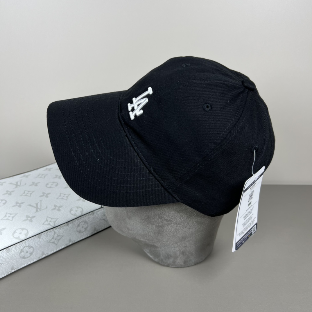 P80 with dust bag It’s new. MLB’s got new money