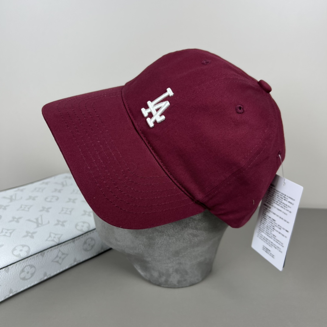 P80 with dust bag It’s new. MLB’s got new money