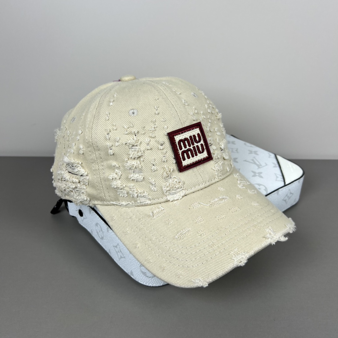 “Original Miu Miu Baseball Cap Recommended by Little Red Book for Spring/Summer” - 图片 8